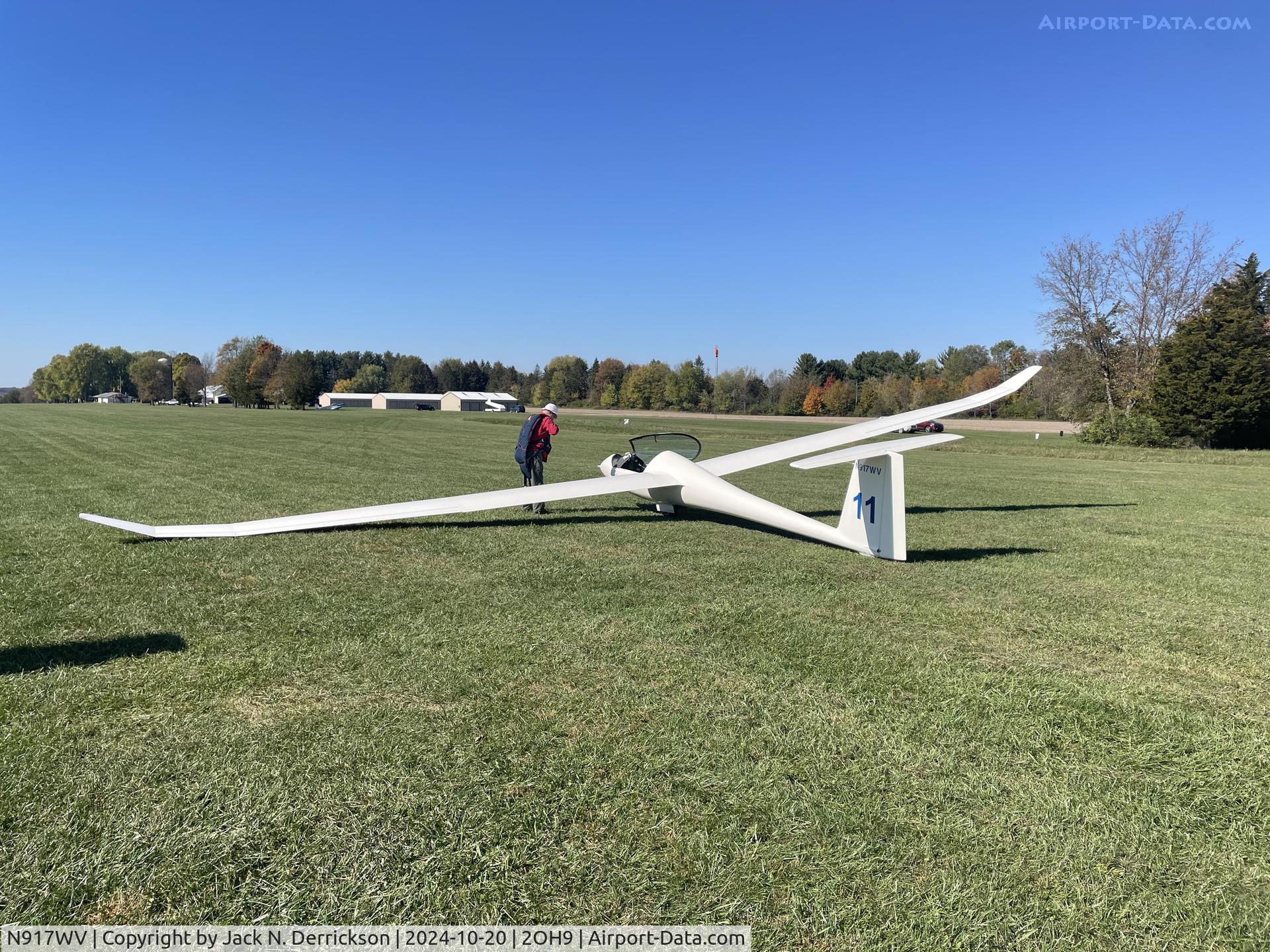 N917WV, 2000 Schempp-Hirth Discus 2b C/N 81, Guy's new toy.