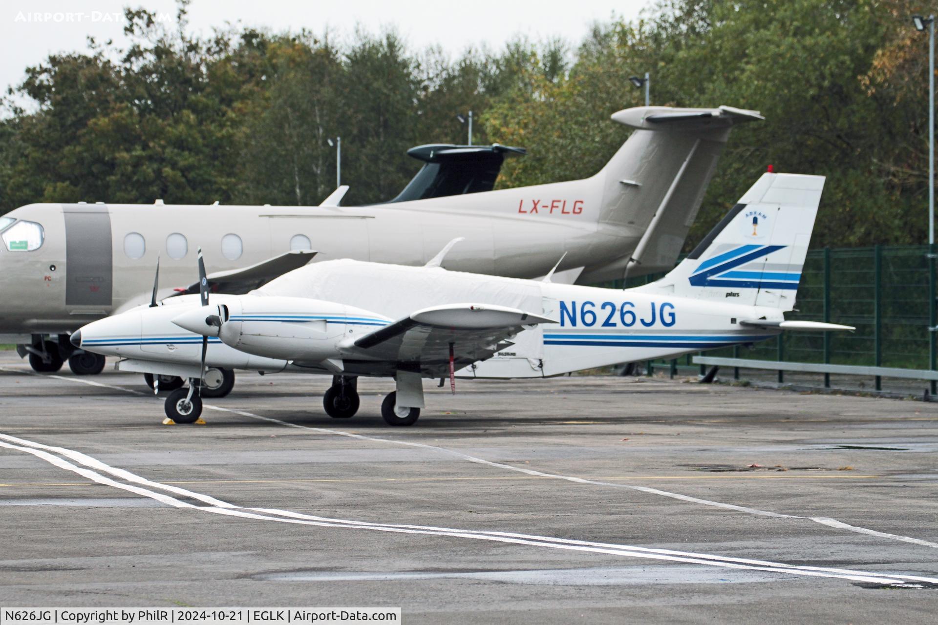 N626JG, Piper PA-34-220T C/N 34-8133105, N626JG 1981 Piper PA-34-220T Seneca III Blackbushe