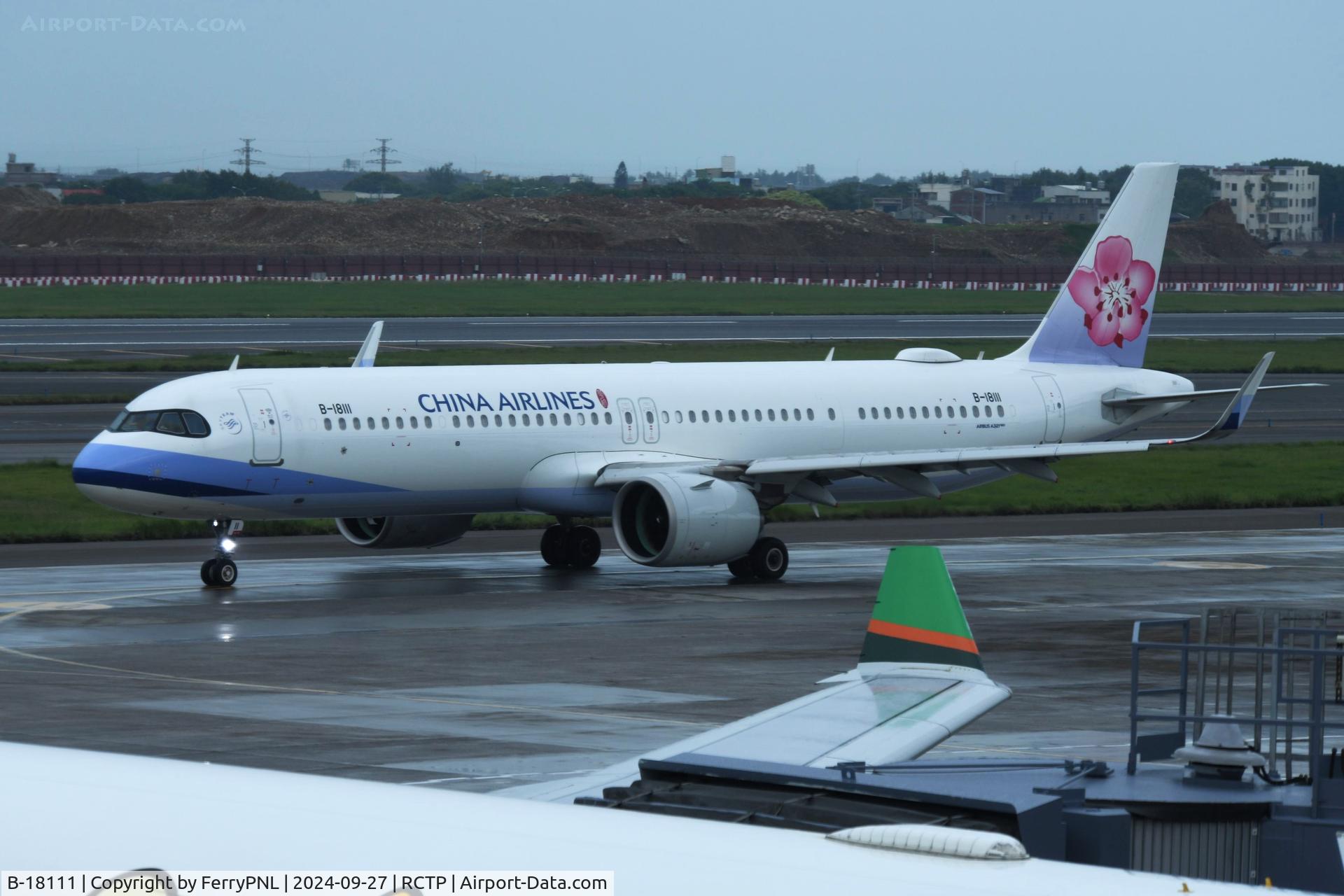 B-18111, 2022 Airbus A321-271NX C/N 11040, China Airlines A321Neo taxying to the runway