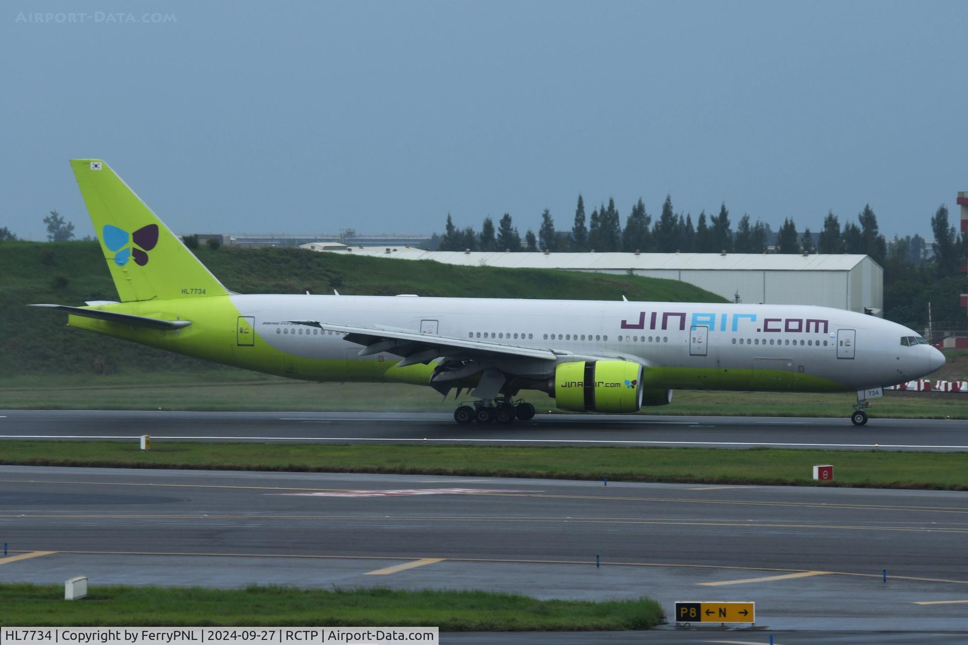 HL7734, 2008 Boeing 777-2B5/ER C/N 34207, Jin Air B772 landing in TPE