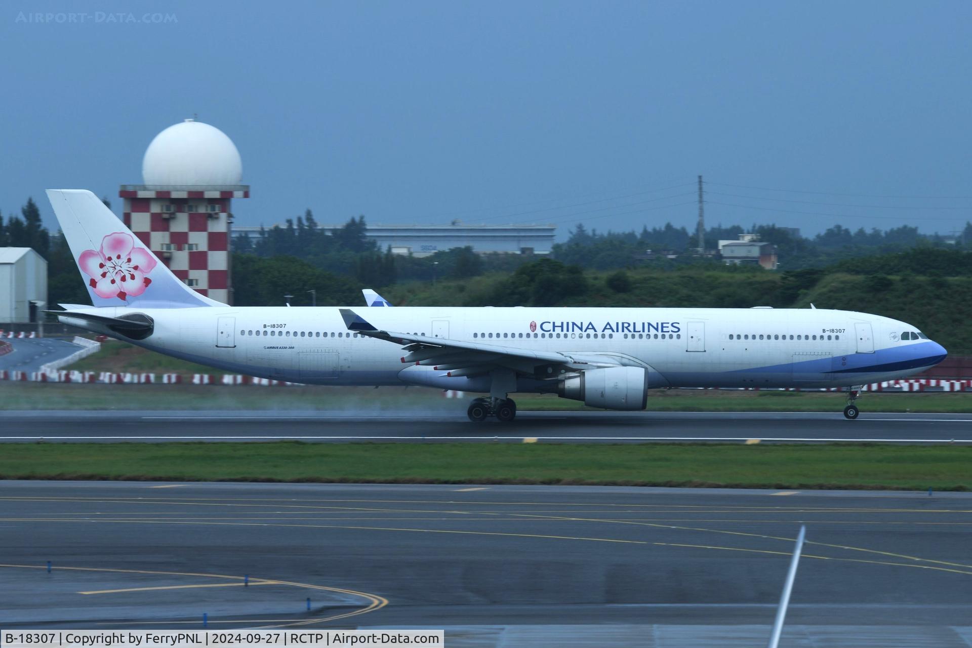 B-18307, 2005 Airbus A330-302 C/N 691, China Airlines A333 taking-off