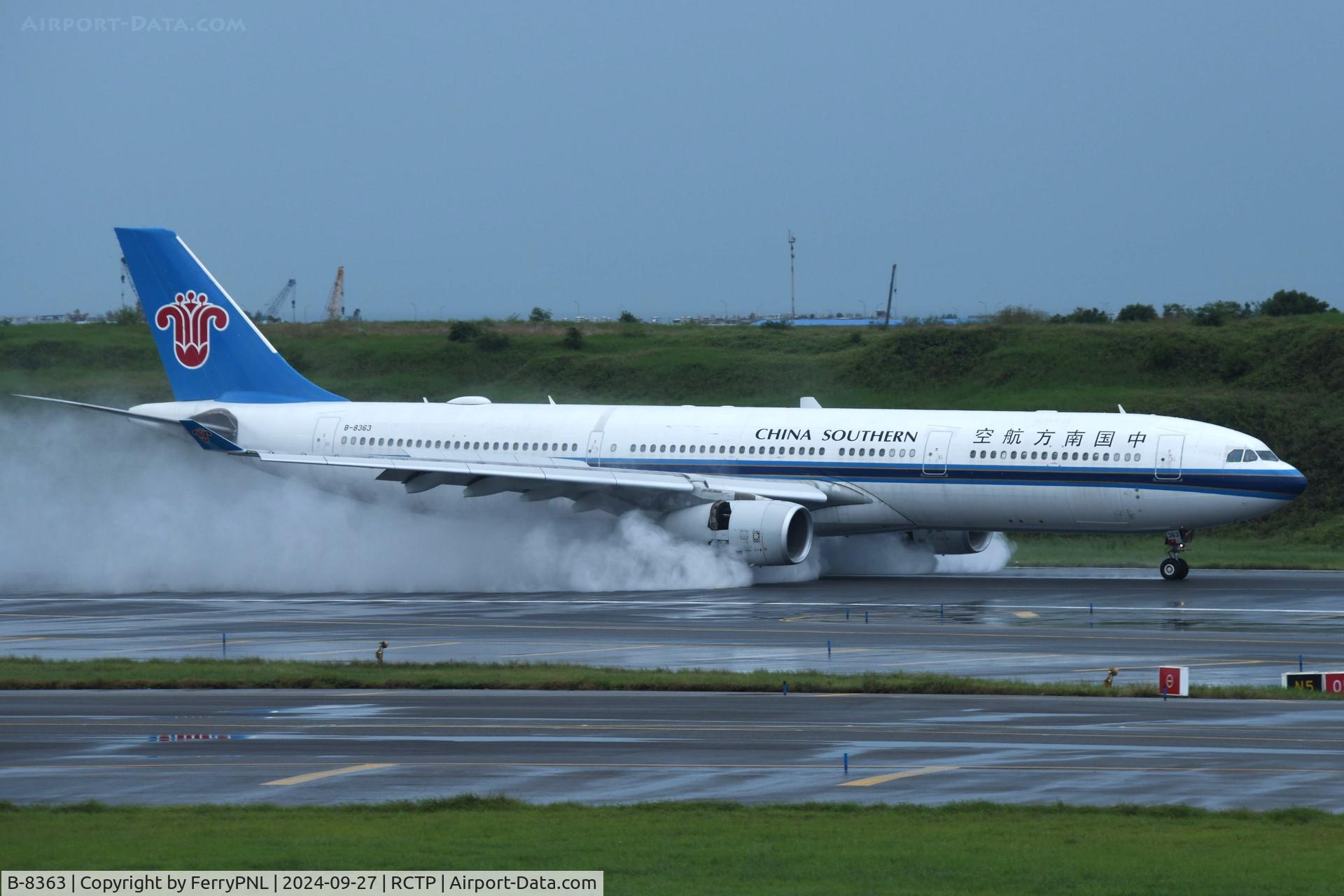 B-8363, 2017 Airbus A330-343 C/N 1818, China Southern A333 drying the runway