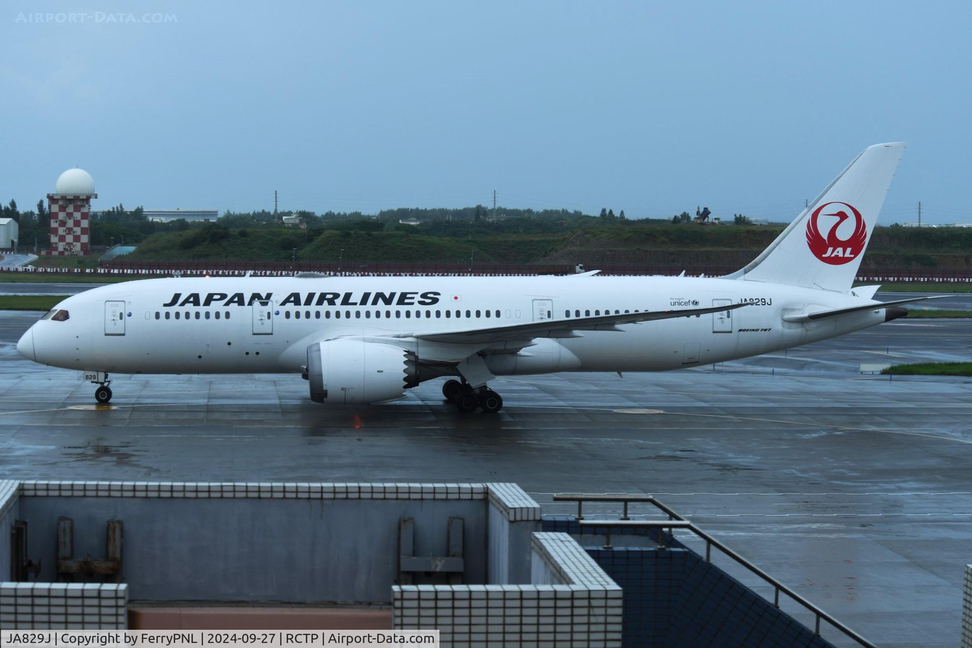 JA829J, 2012 Boeing 787-8 Dreamliner C/N 34839, B788 of Japan Airlines taxying in