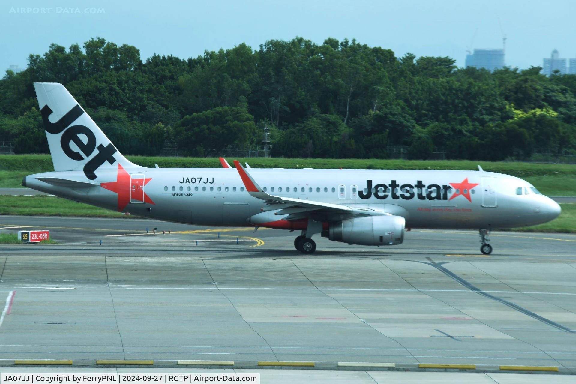 JA07JJ, 2012 Airbus A320-232 C/N 5355, Jetstar A320 returning to Japan