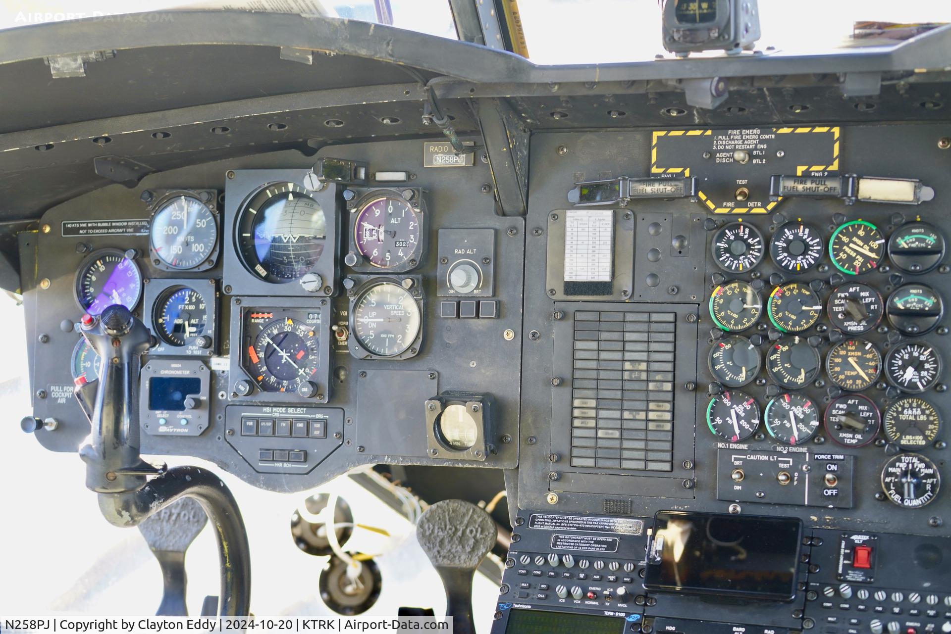N258PJ, 1991 Boeing CH-47D C/N (M3407) 91-0258, Bucket hook. Truckee Tahoe airport in California 2024.