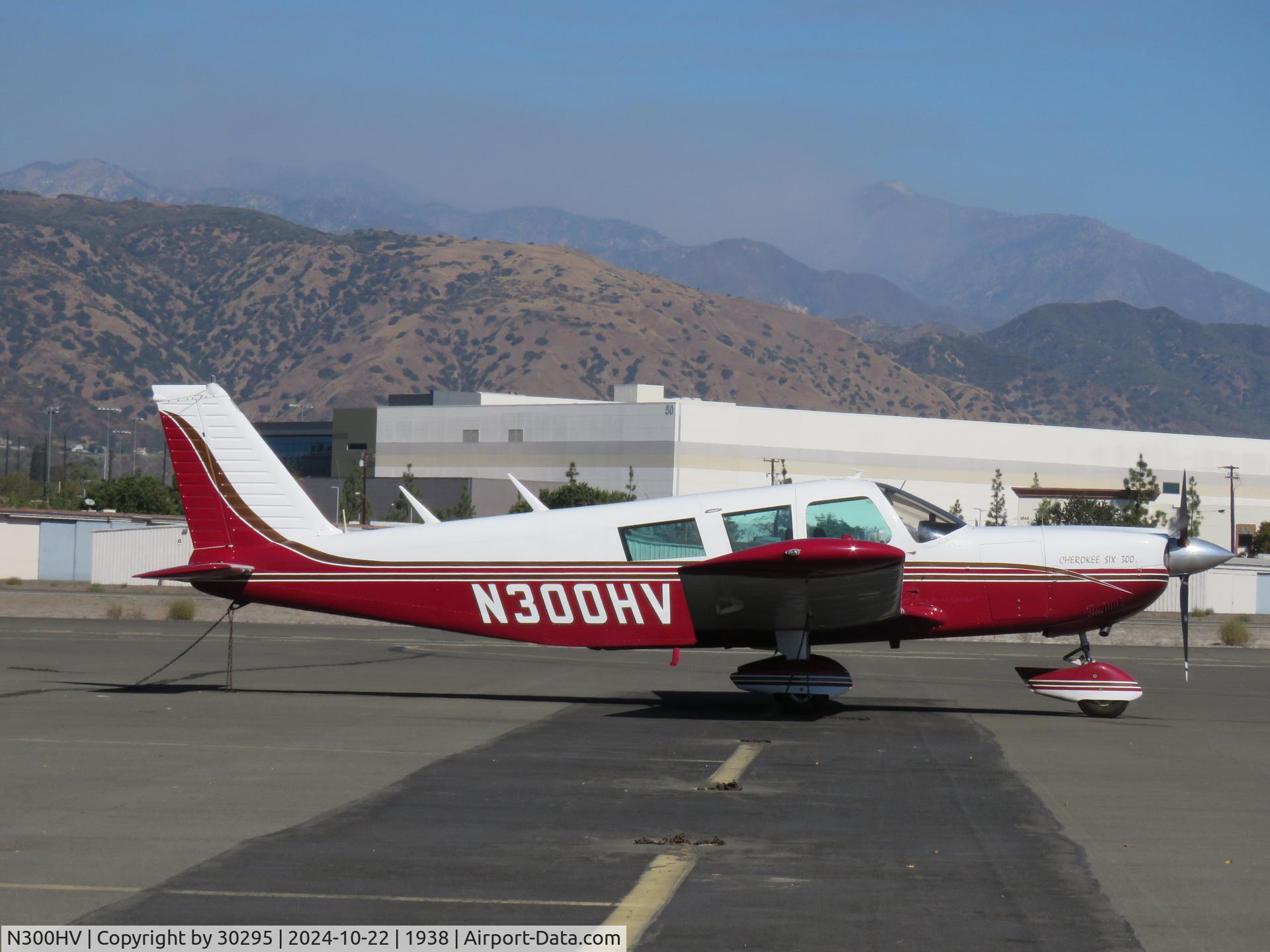 N300HV, 1971 Piper PA-32-300 Cherokee Six C/N 32-7140026, Parked