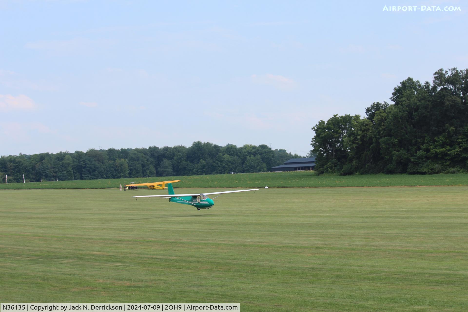 N36135, 1981 Schweizer SGS 2-33A C/N 564, Rachel in the 2-33, Youth Camp 2024.