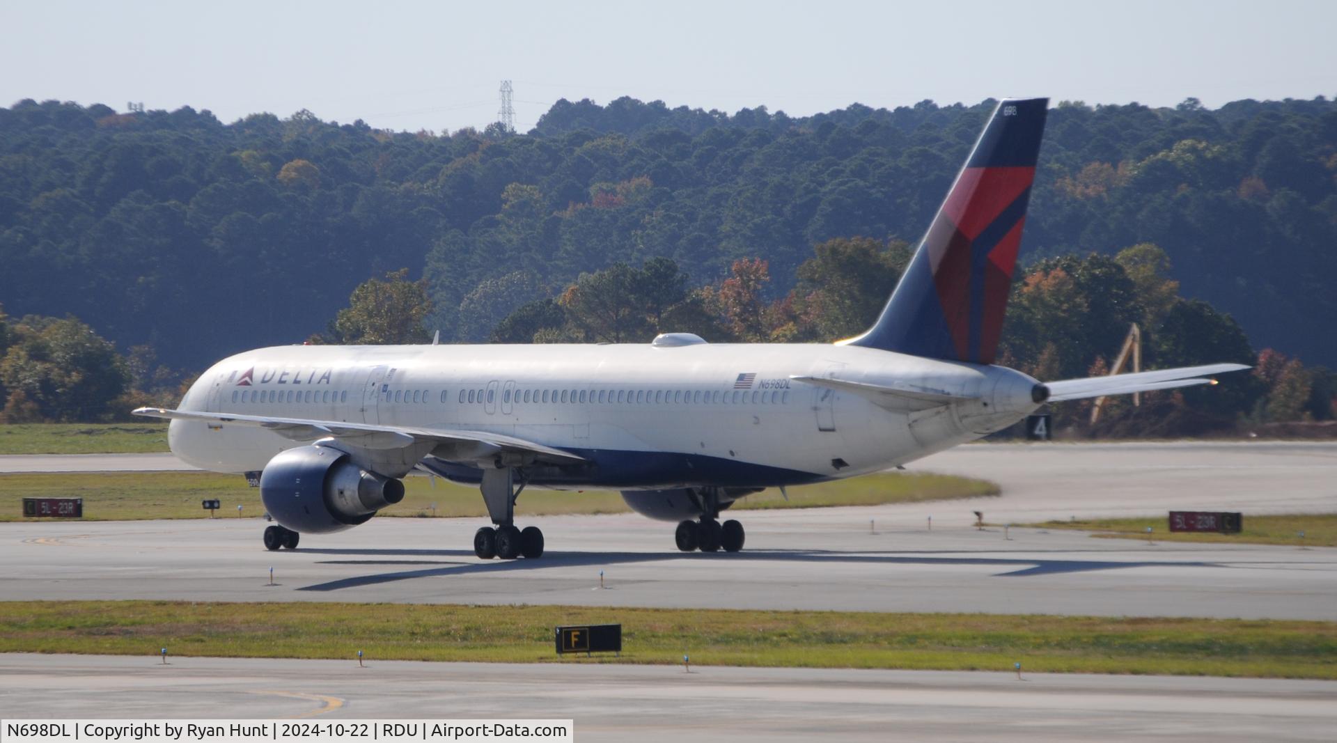 N698DL, 1999 Boeing 757-232 C/N 29911, A decent bit of jetway rash on this beautiful non-WL 757!