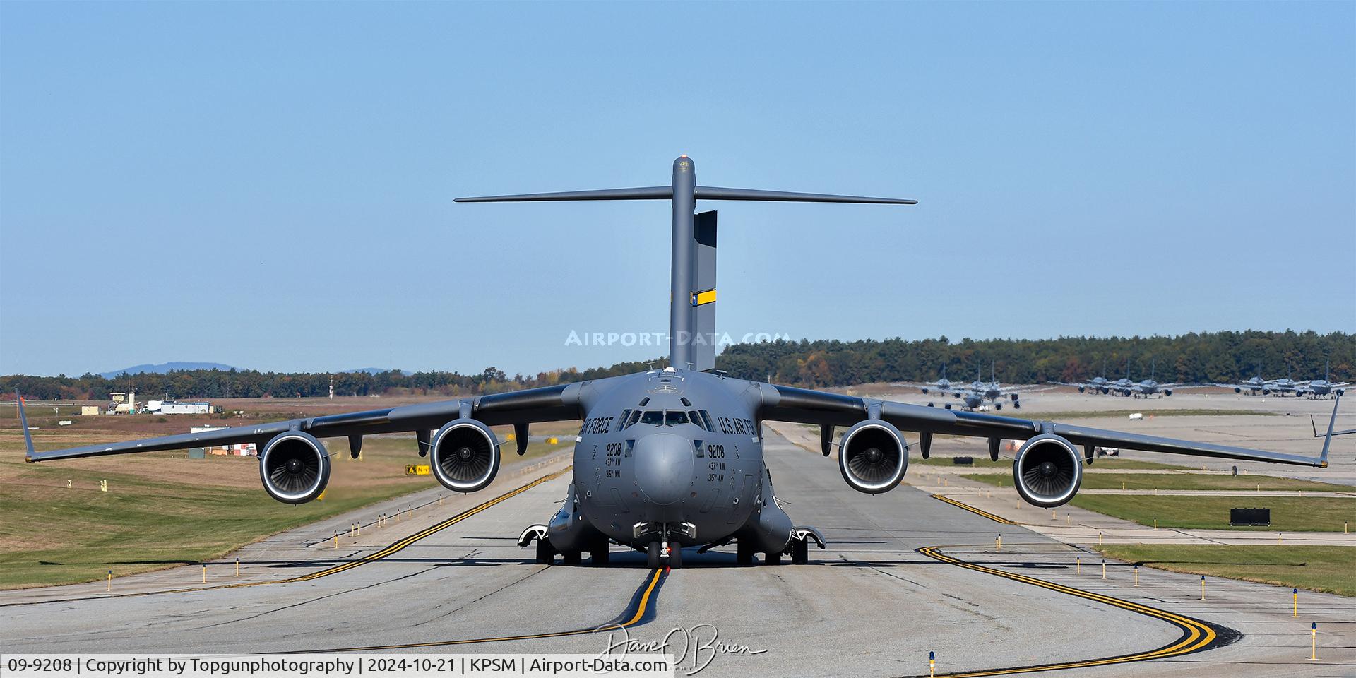 09-9208, 2009 Boeing C-17A Globemaster III C/N P-208, REACH250 taxiing up to RW34