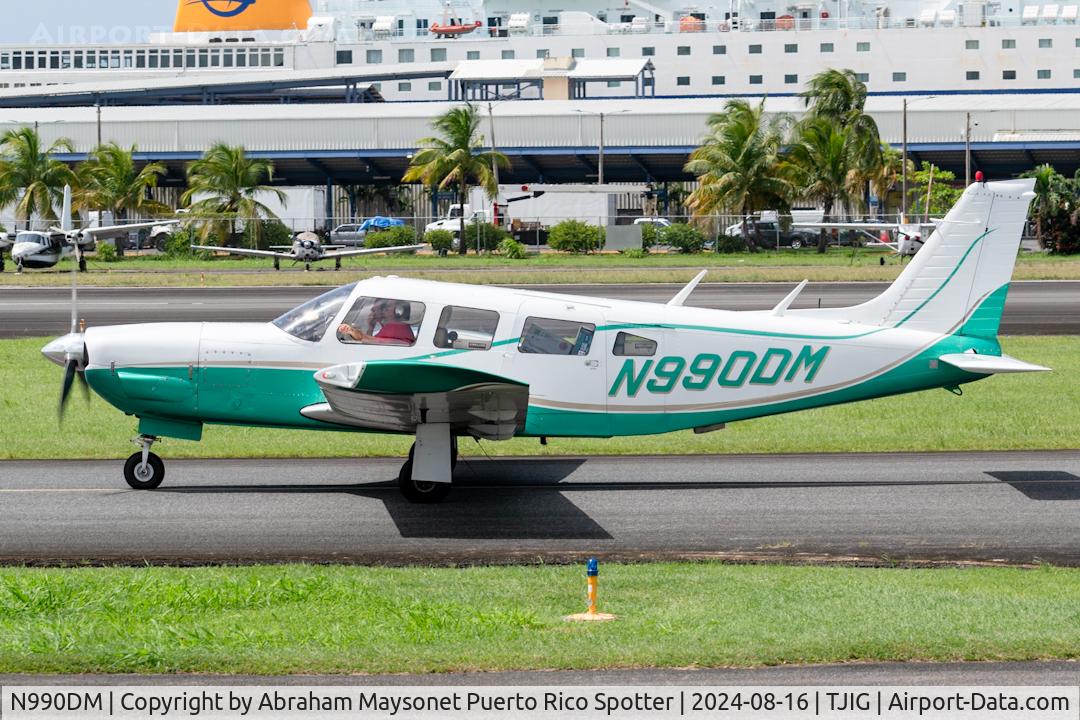 N990DM, 1977 Piper PA-32R-300 Cherokee Lance C/N 32R-7780357, Taxing for he’s departure