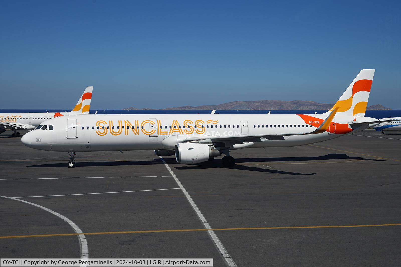 OY-TCI, 2015 Airbus A321-211 C/N 6468, About to taxi.