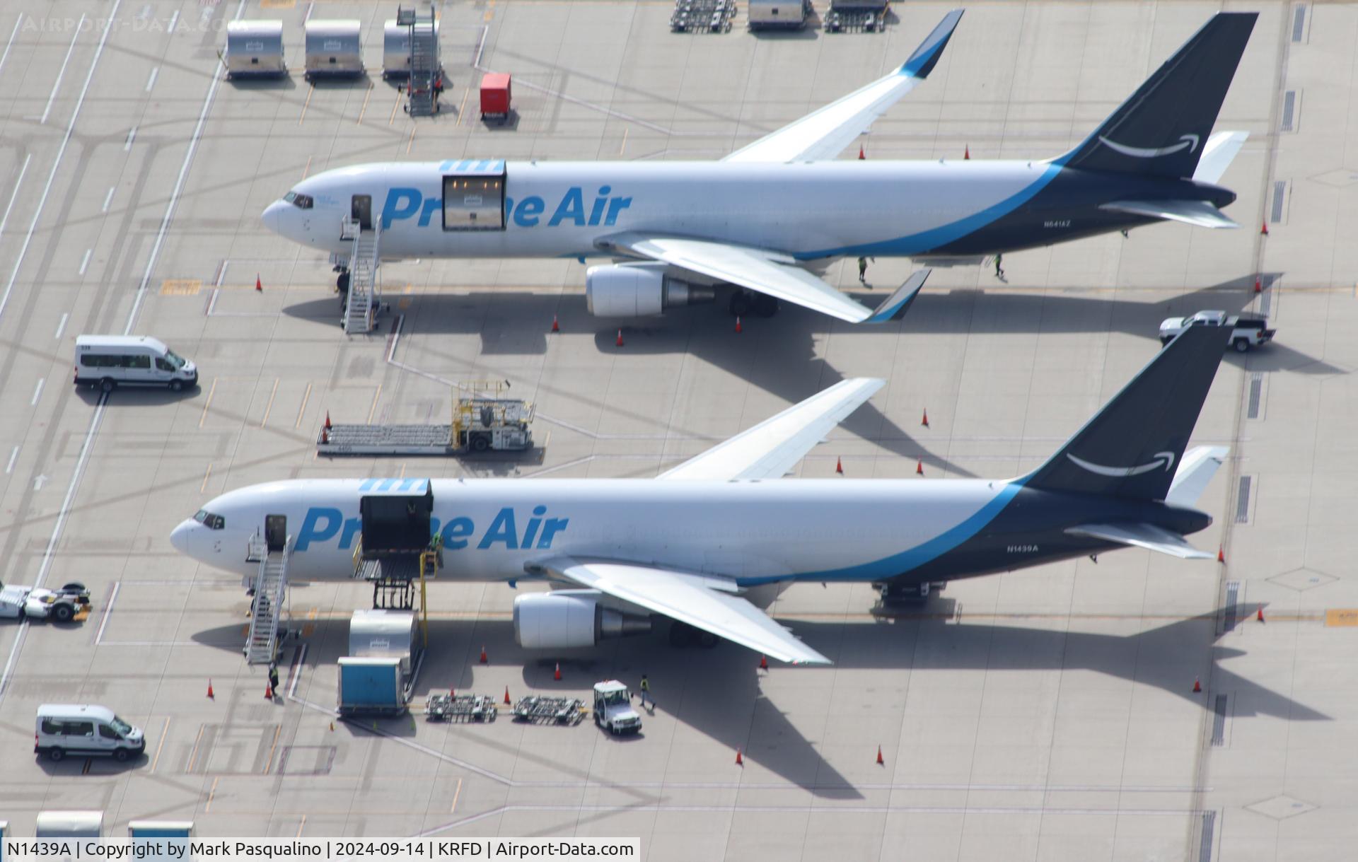 N1439A, 1997 Boeing 767-33A/ER C/N 28495, Boeing 767-33A/ER