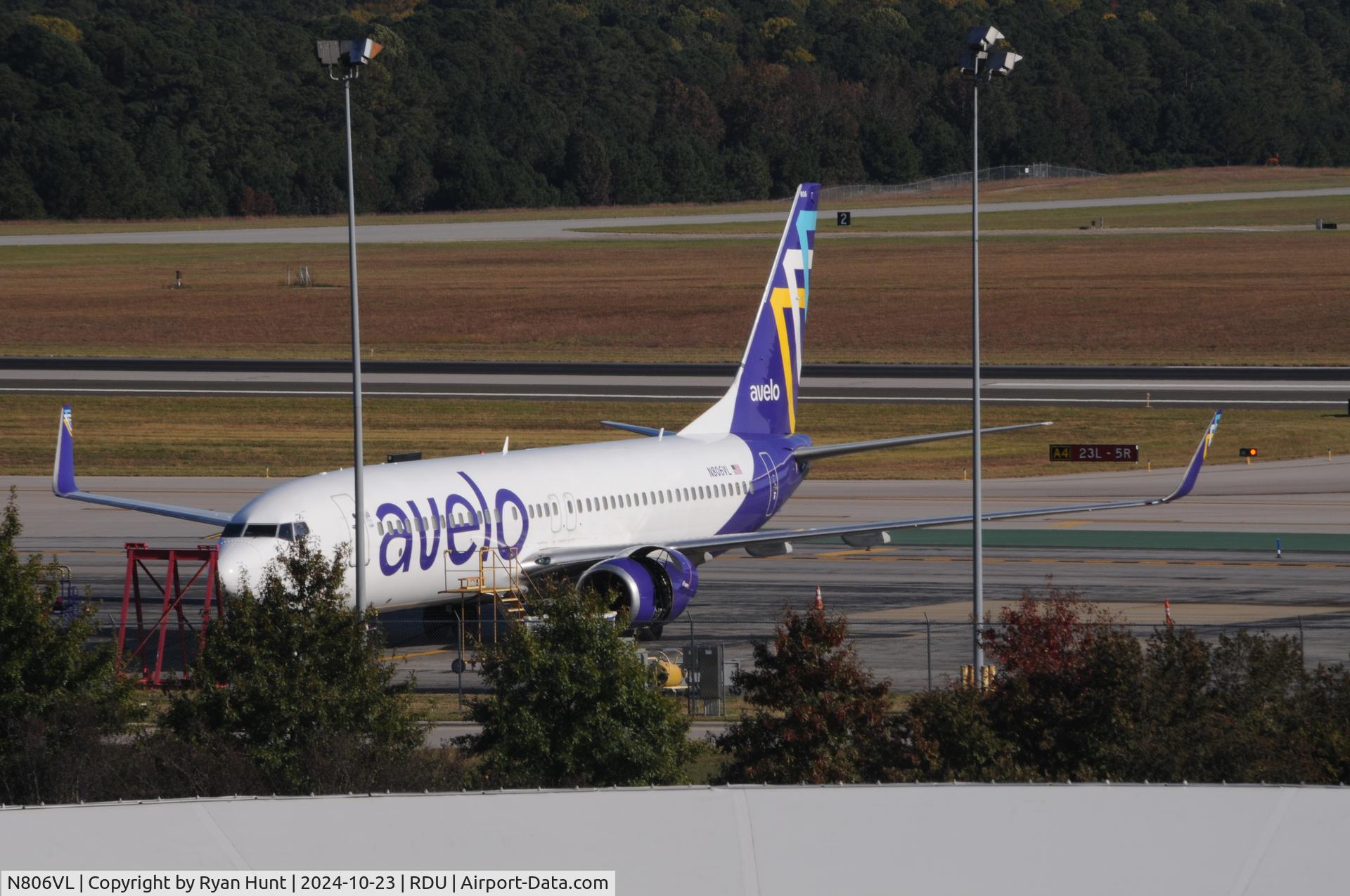 N806VL, 2006 Boeing 737-8EH C/N 34656, Avelo 737 parked.