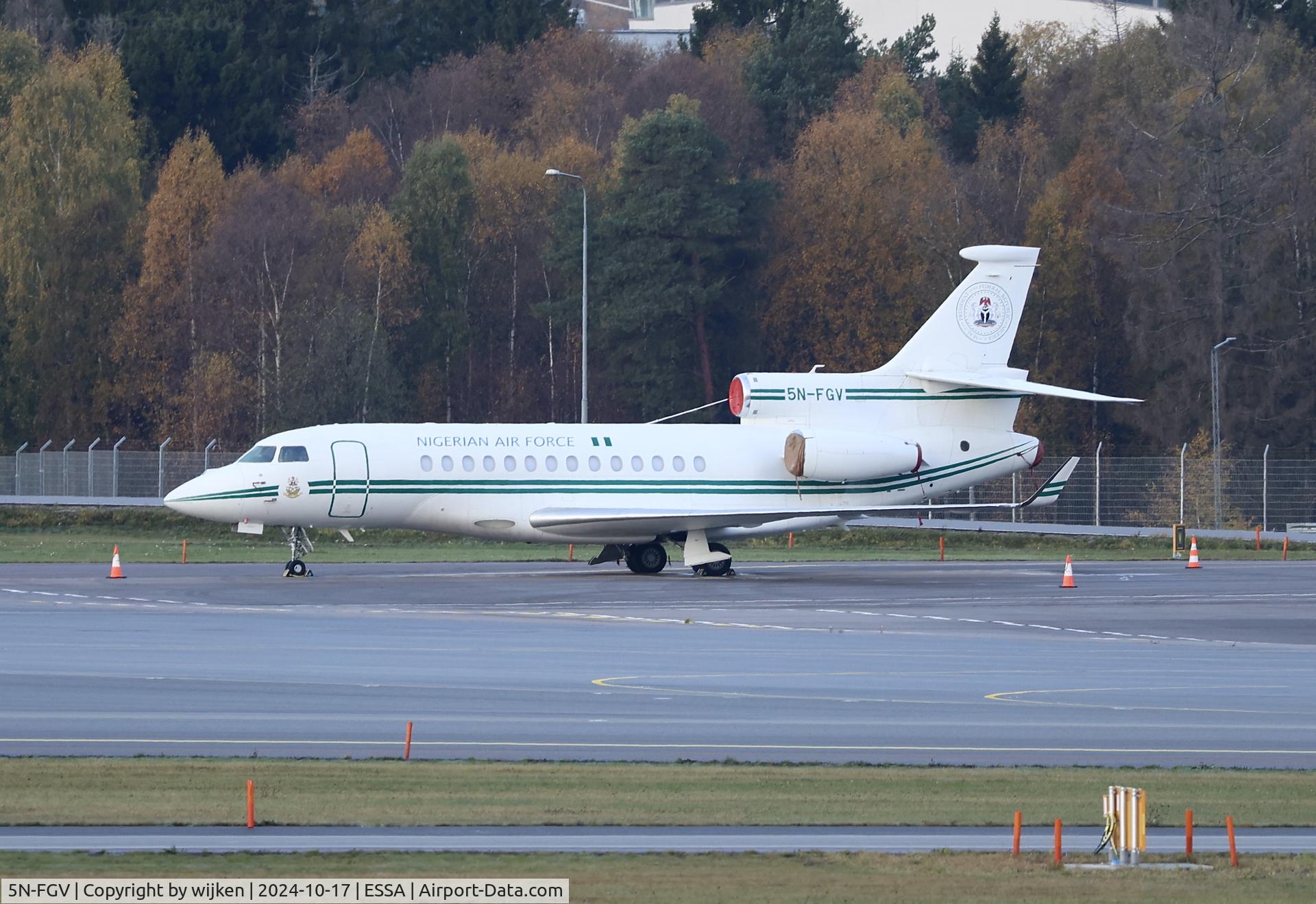 5N-FGV, 2012 Dassault Falcon 7X C/N 126, Ramp M
