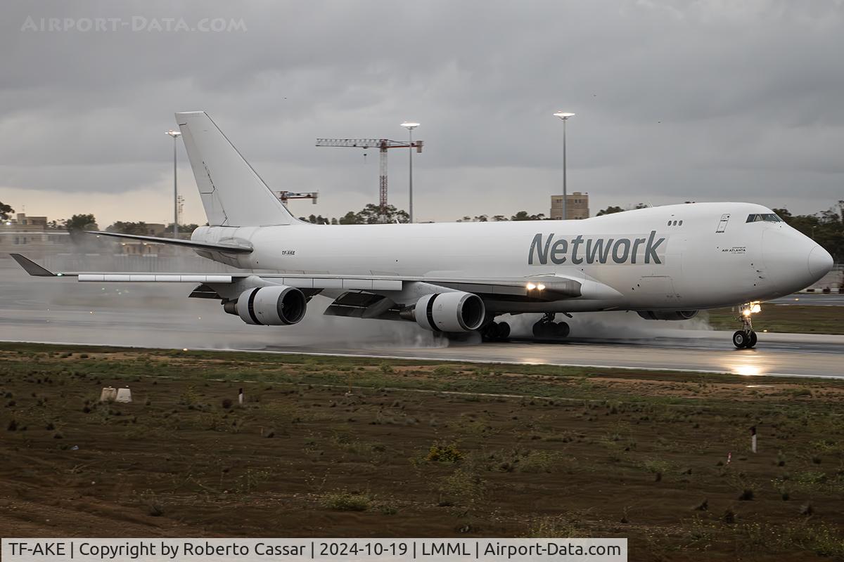 TF-AKE, 2000 Boeing 747-409F C/N 30761, Runway 13