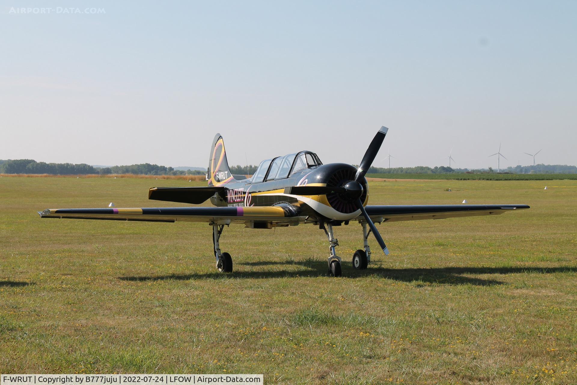 F-WRUT, Yakovlev Yak-52 C/N 9111510, at Saint-Quentin