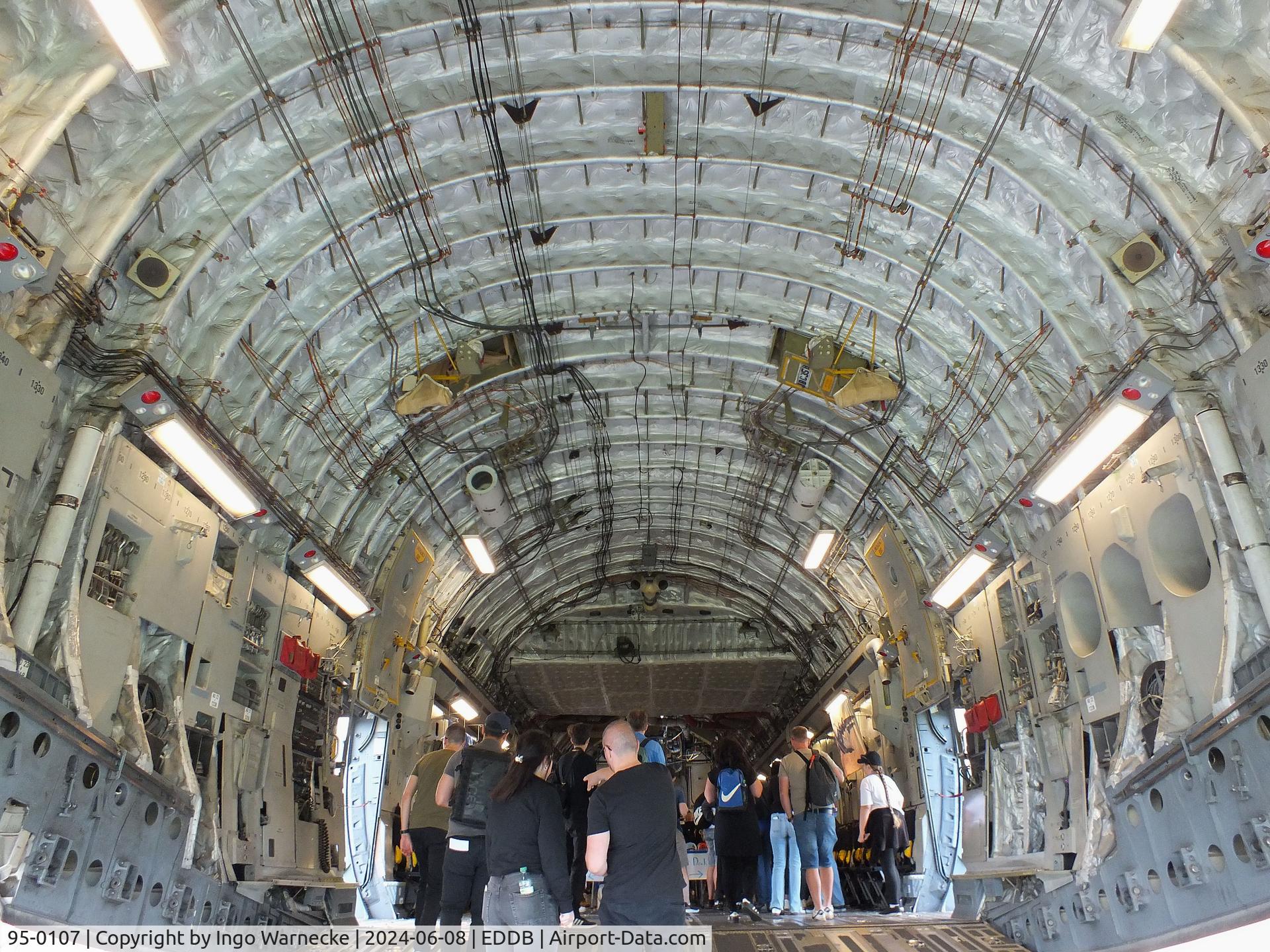 95-0107, 1995 McDonnell Douglas C-17A Globemaster III C/N P-32, McDonnell Douglas C-17A Globemaster III of the USAF at ILA 2024, Berlin #i
