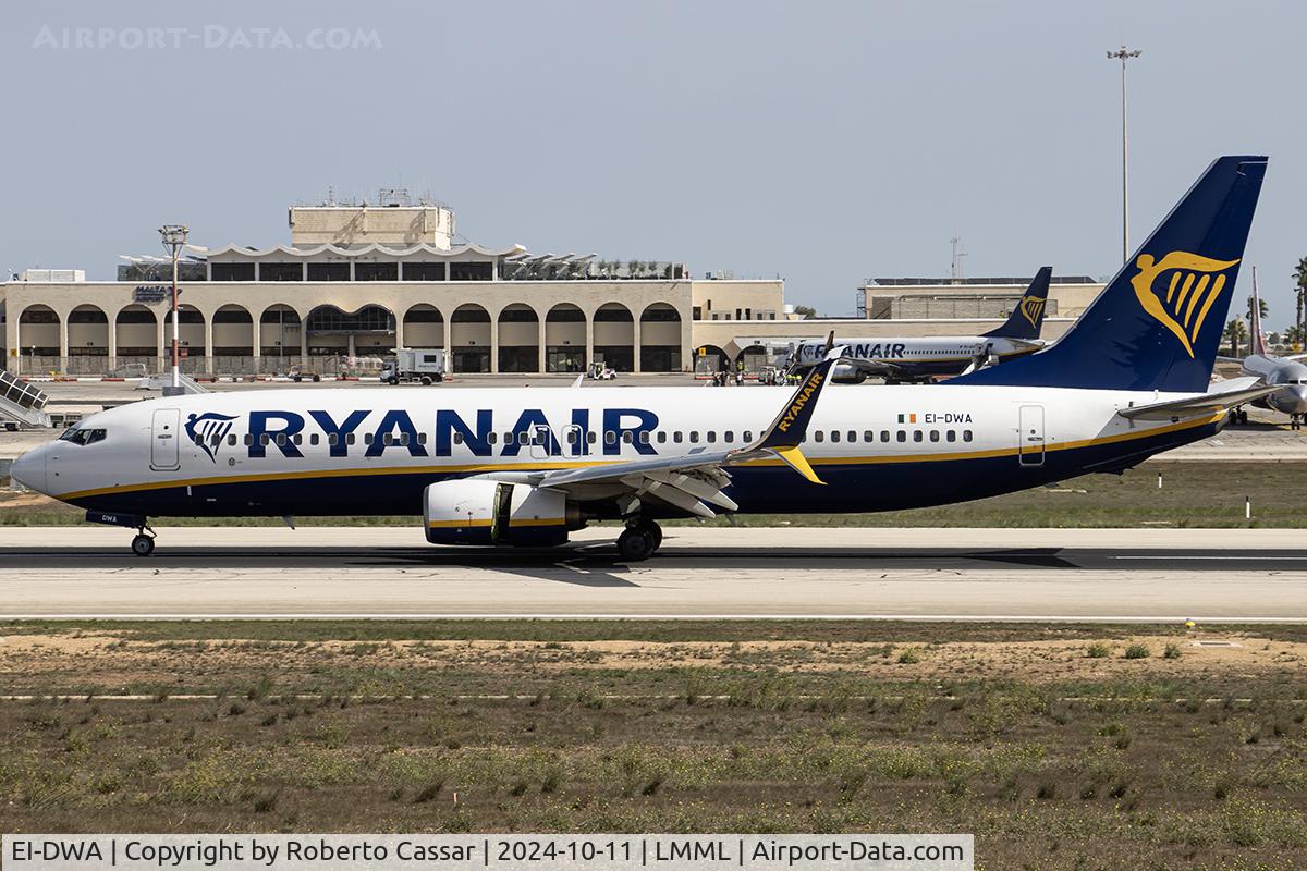EI-DWA, 2007 Boeing 737-8AS C/N 33617, Runway 31