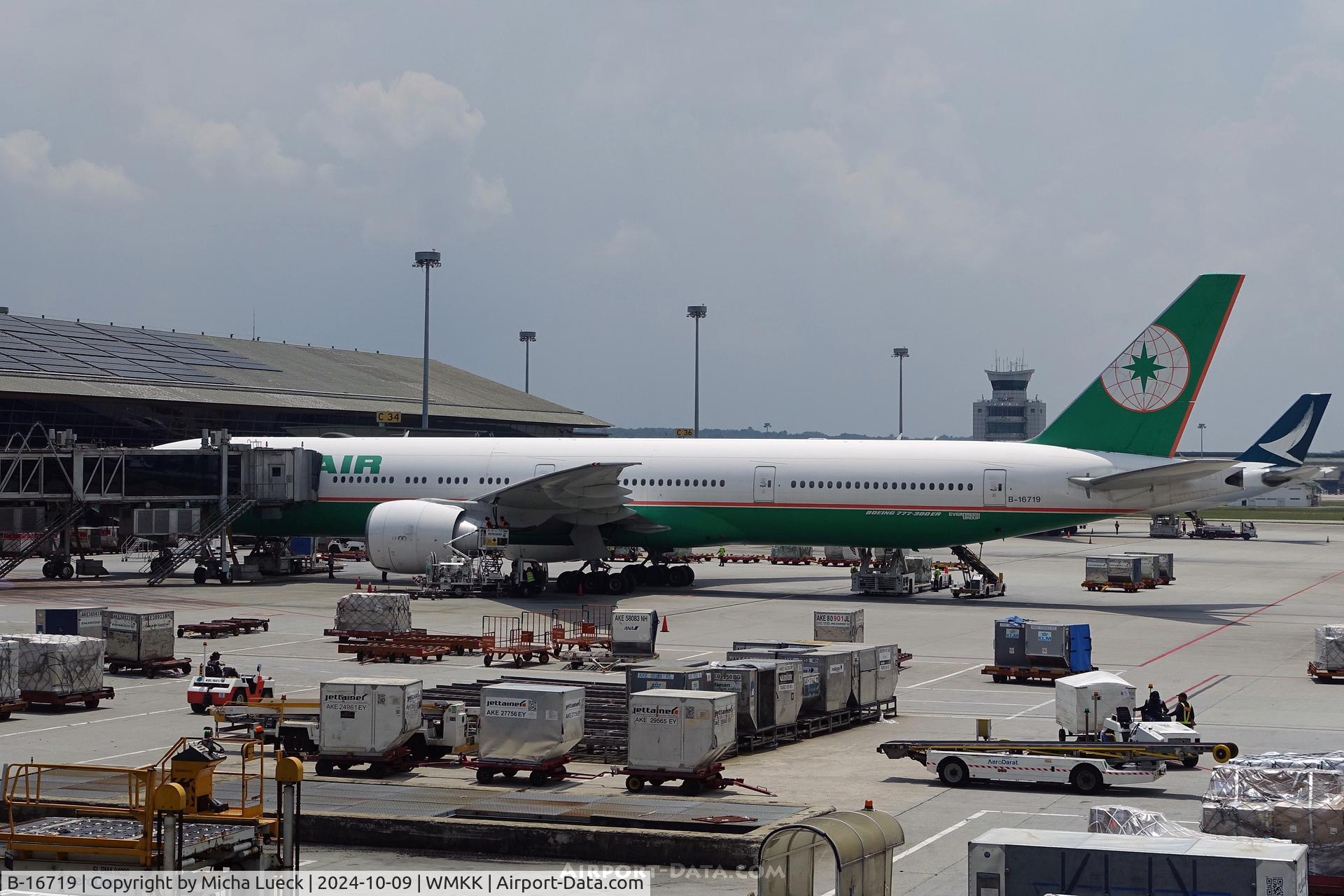 B-16719, 2014 Boeing 777-36N/ER C/N 42103, At KUL