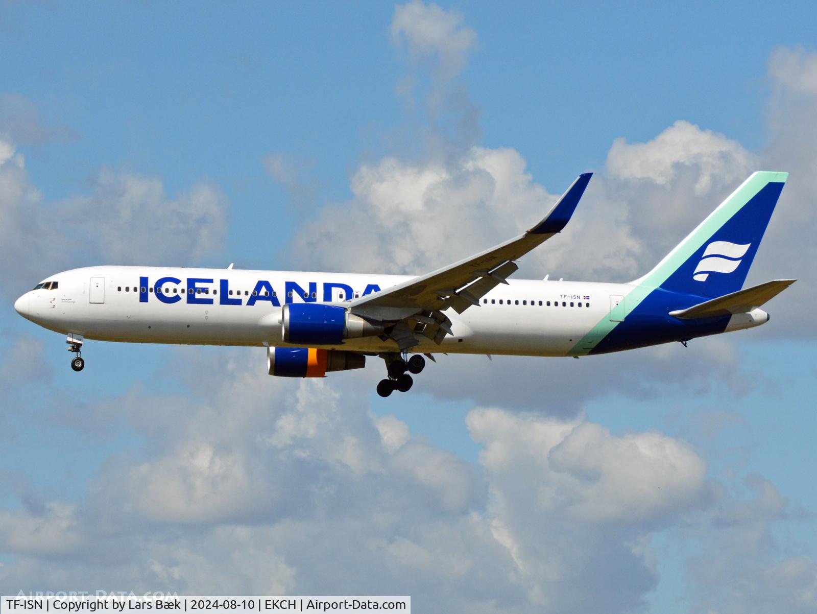 TF-ISN, 2000 Boeing 767-319 C/N 30586, Kystvejen RWY22L