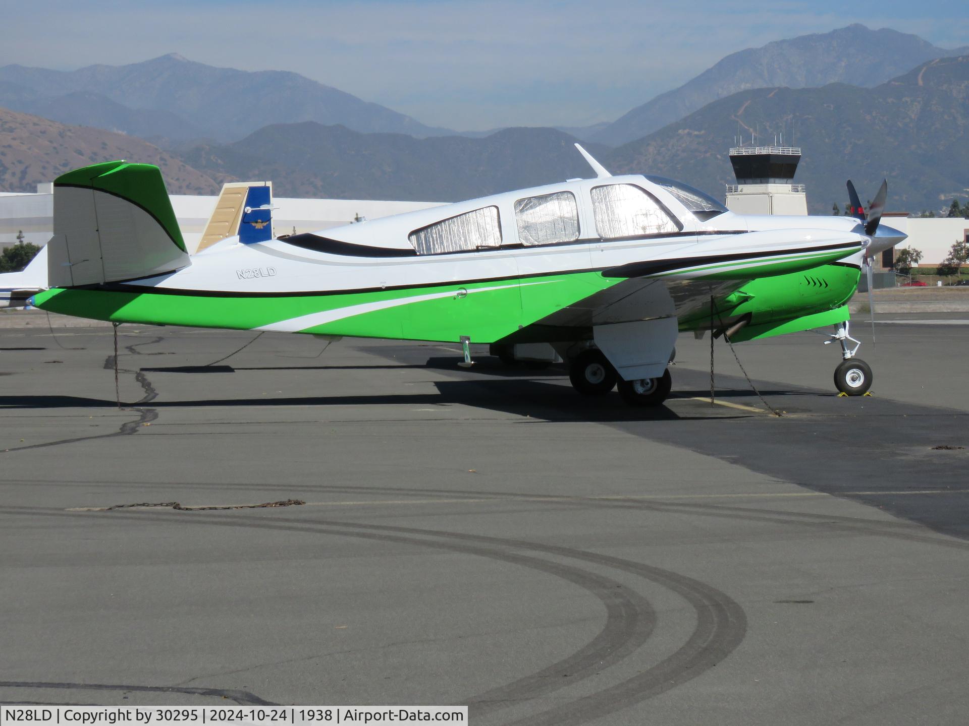 N28LD, 1970 Beech V35B Bonanza C/N D-9206, Parked