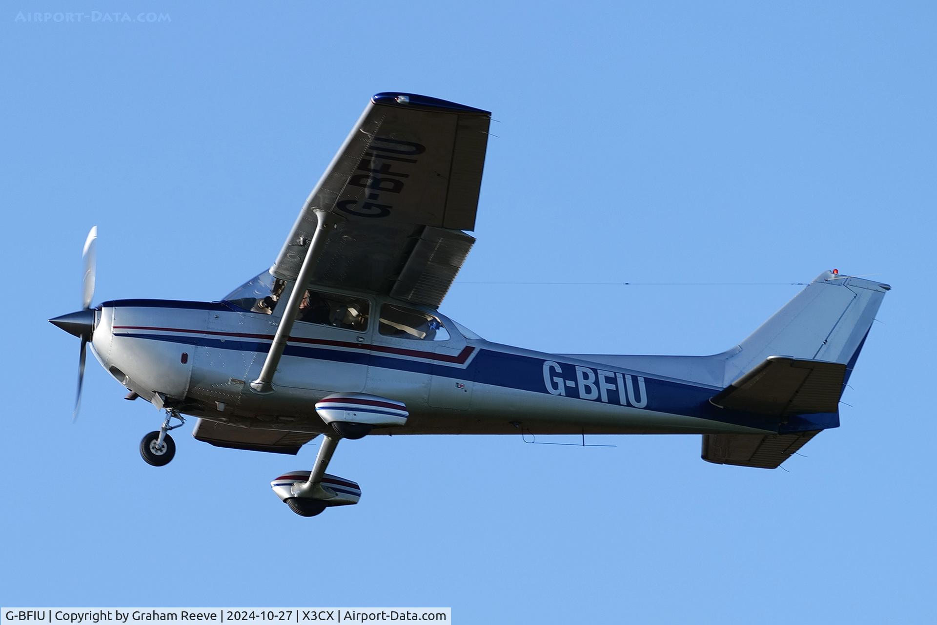 G-BFIU, 1977 Reims FR172K Hawk XP C/N FR172-00591, Departing from Northrepps.