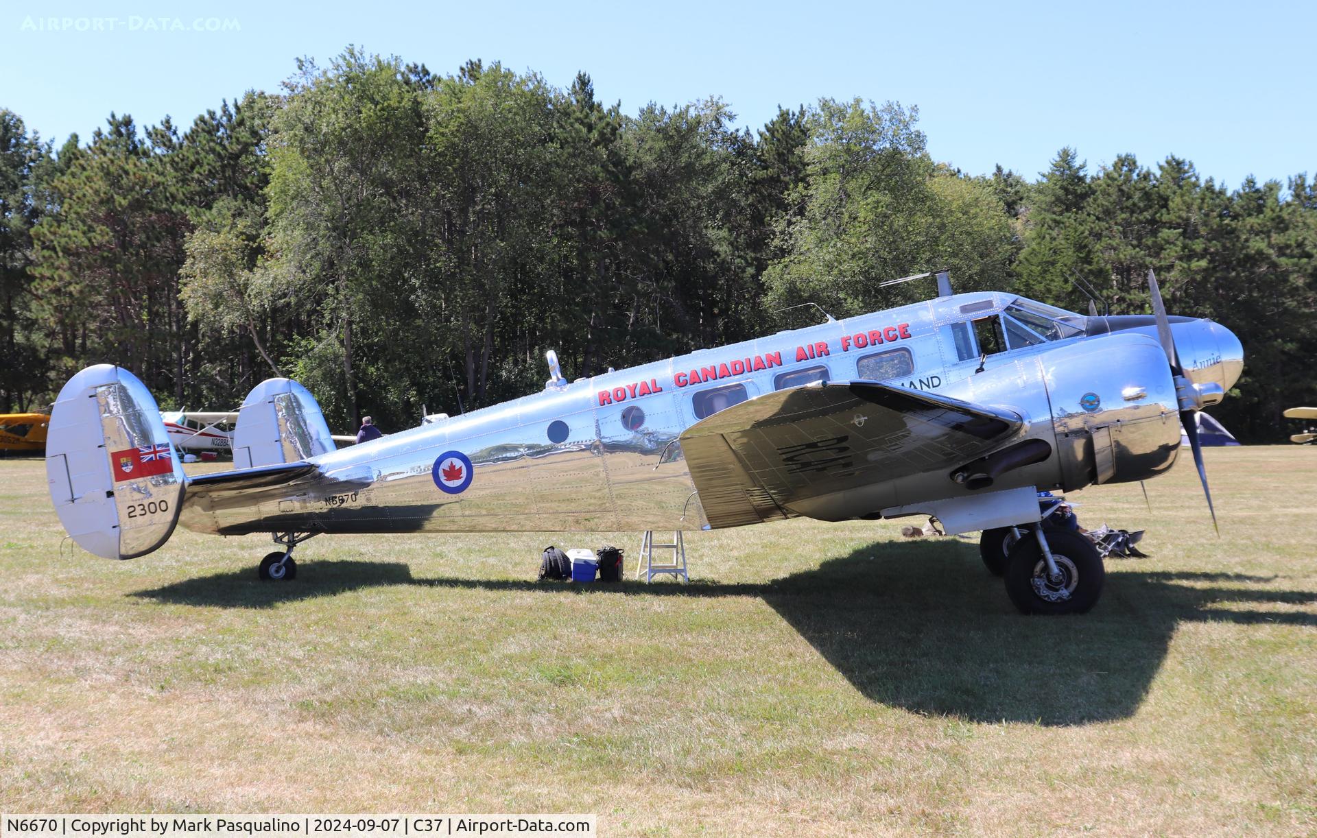 N6670, 1952 Beech 3N Expeditor C/N CA-98, Beech 3N