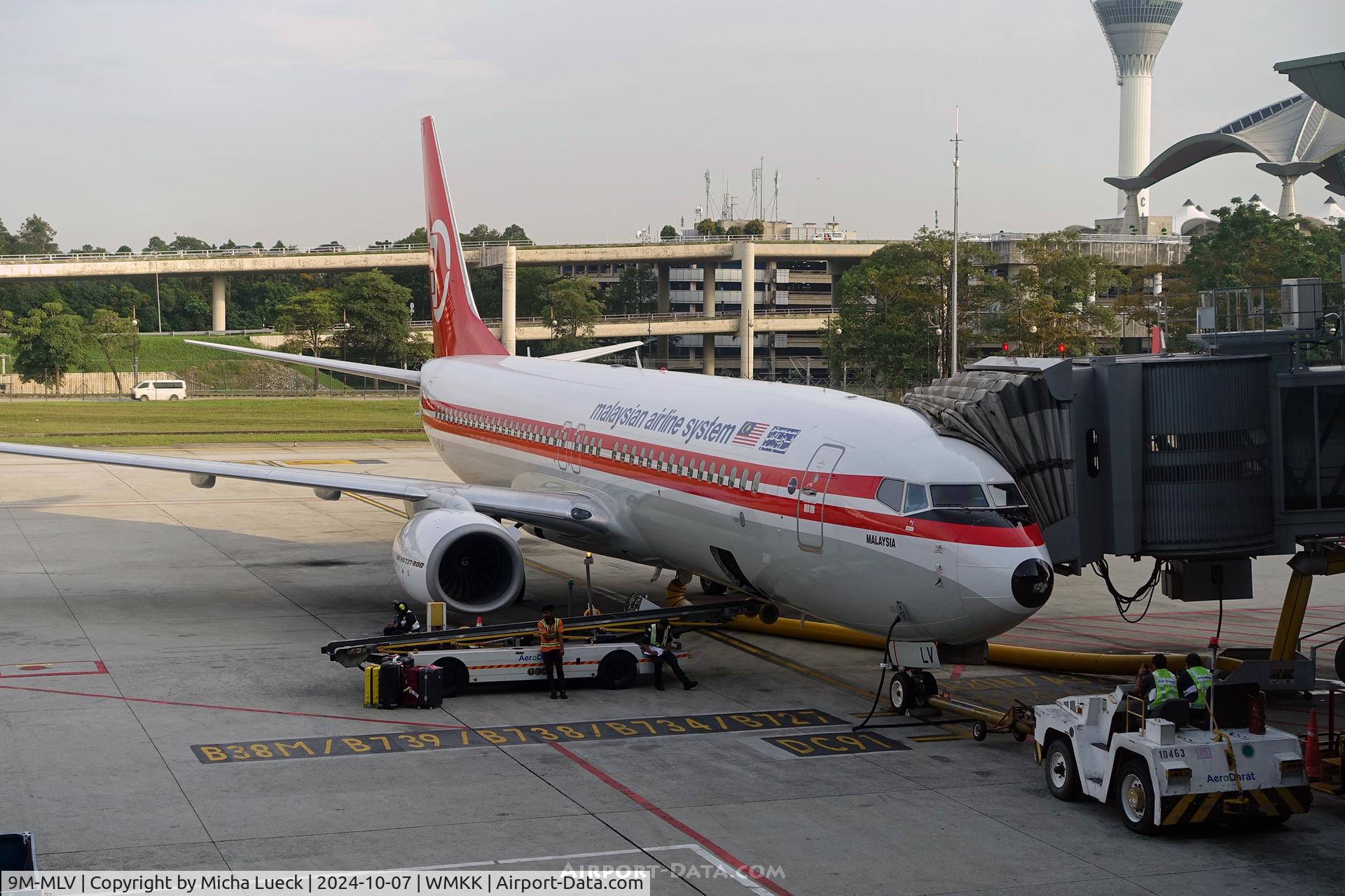 9M-MLV, 2014 Boeing 737-8H6 C/N 39941, Retro Jet at Kuala Lumpur