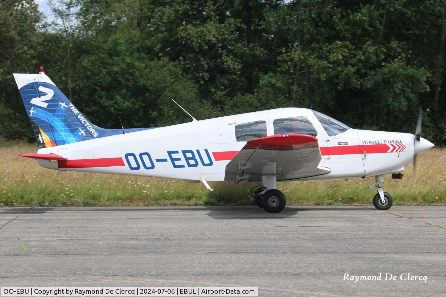 OO-EBU, 1989 Piper PA-28-161 Cadet C/N 2841246, Victor 2 with special tail celebrating 20 years The Victors.