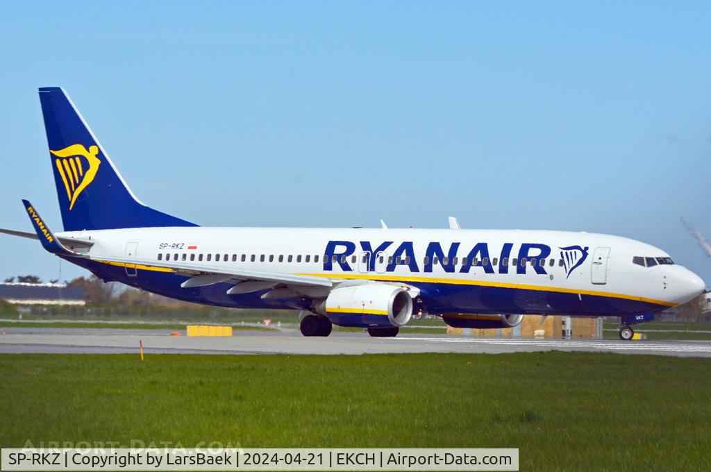 SP-RKZ, 2011 Boeing 737-8AS C/N 34987, Treshold RWY04R