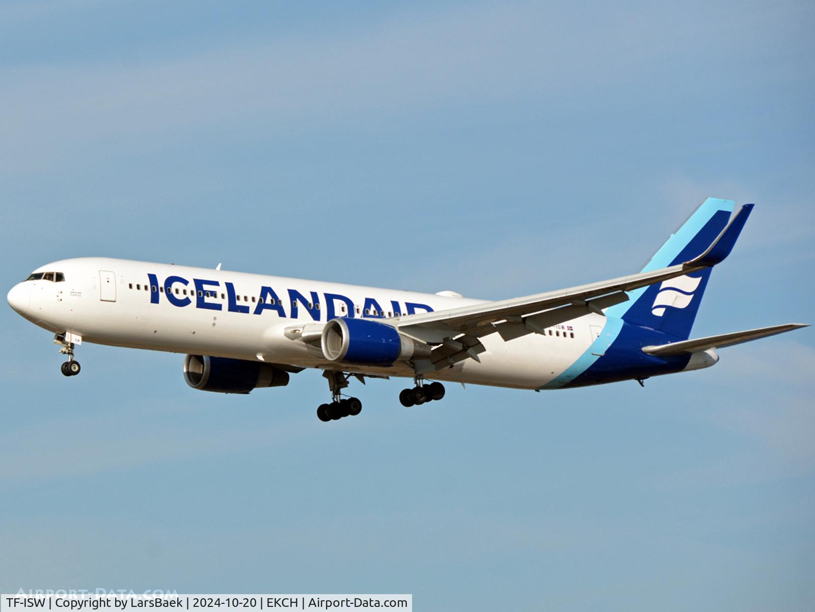 TF-ISW, 1997 Boeing 767-319/ER C/N 28745, RWY22L