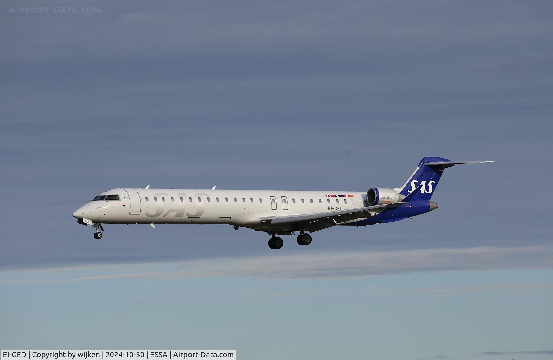 EI-GED, 2009 Bombardier CRJ-900 (CL-600-2D24) C/N 15240, Rwy 26