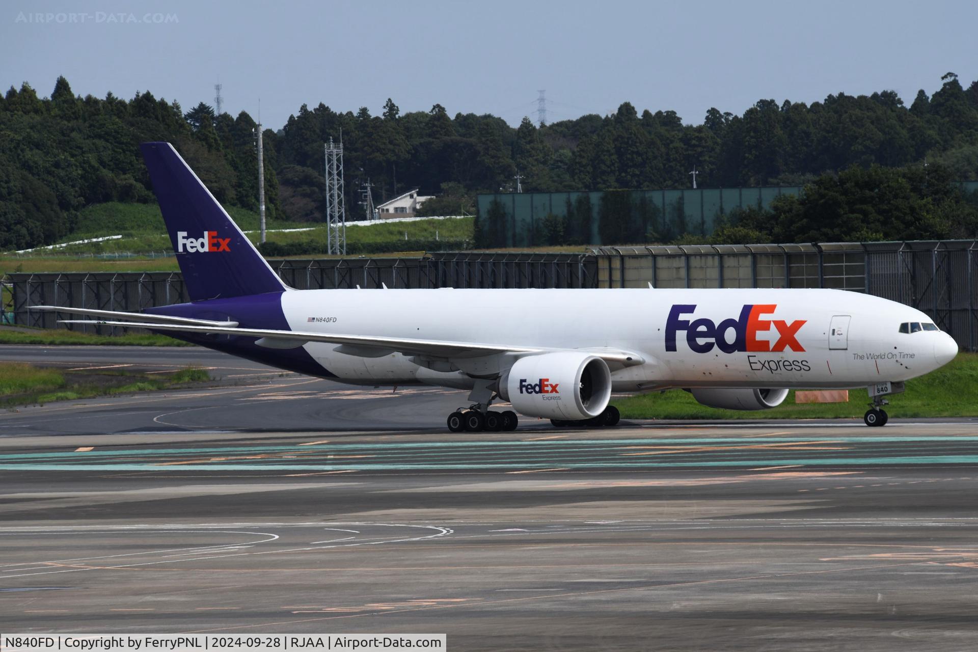N840FD, 2011 Boeing 777-FFX C/N 39682, Fedex B772 taxying to the freight terminal