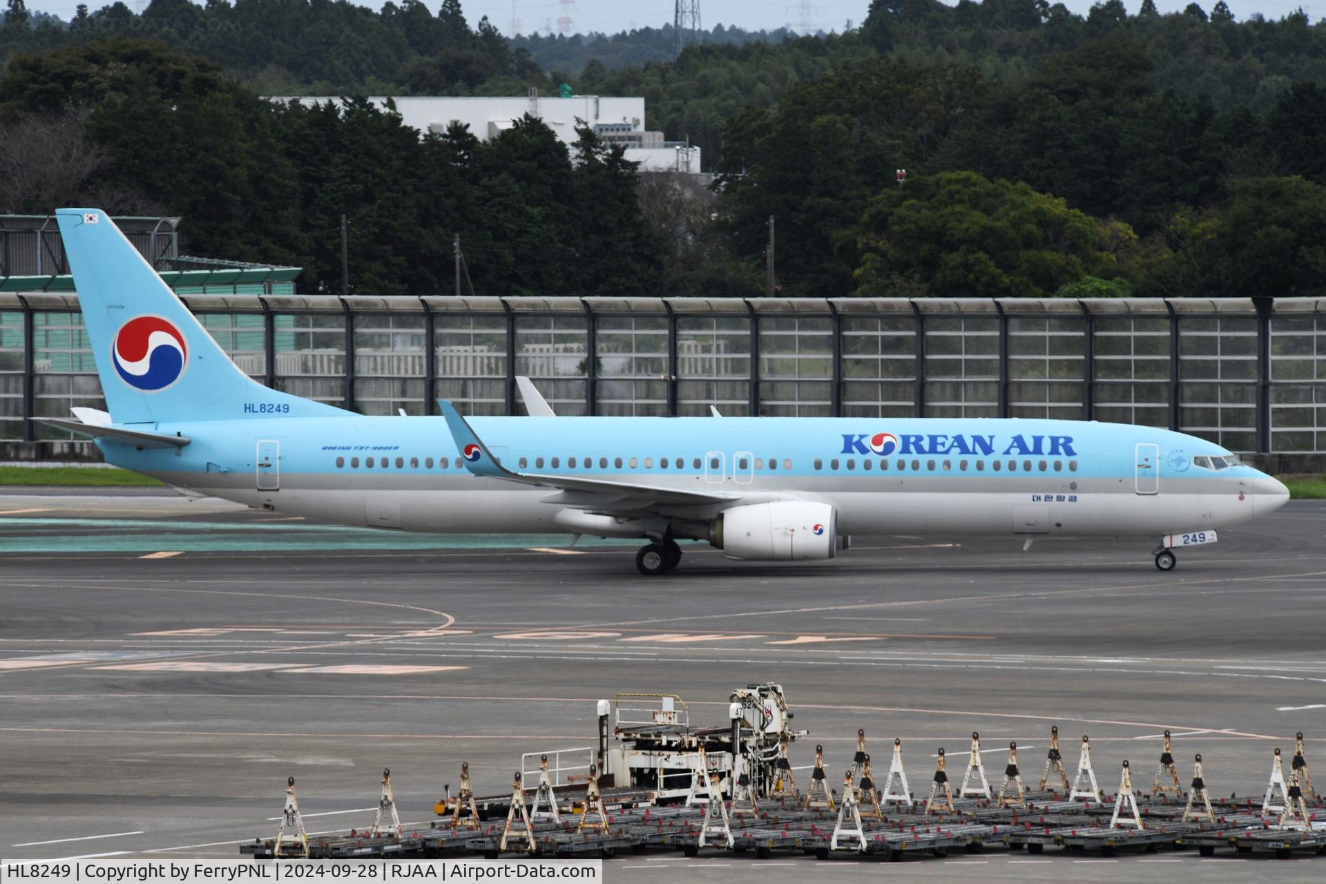 HL8249, 2012 Boeing 737-9B5ER C/N 37636, Korean Air B739 arriving