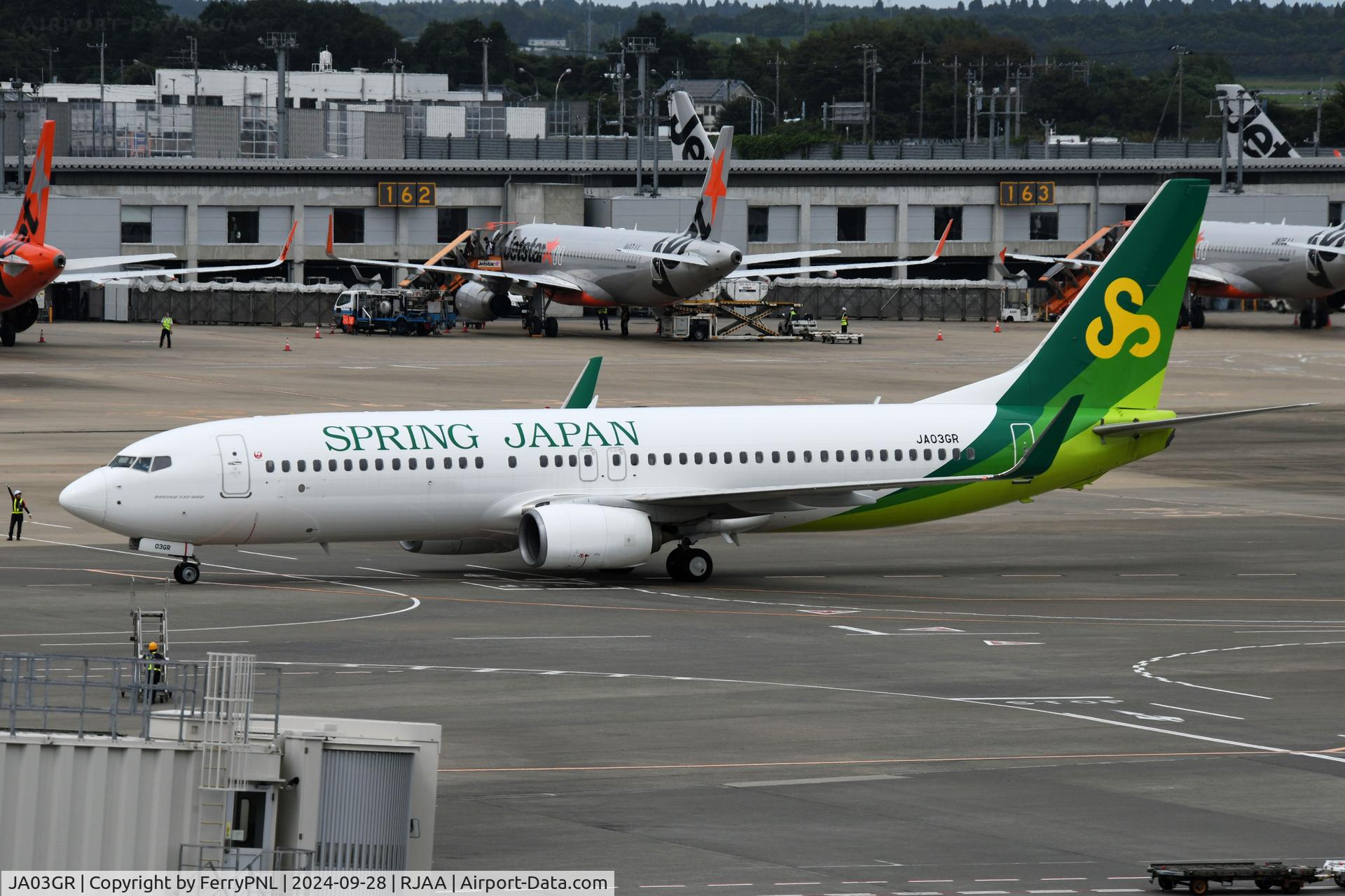 JA03GR, 2014 Boeing 737-86N C/N 41272, Spring Japan B738 approaching its gate
