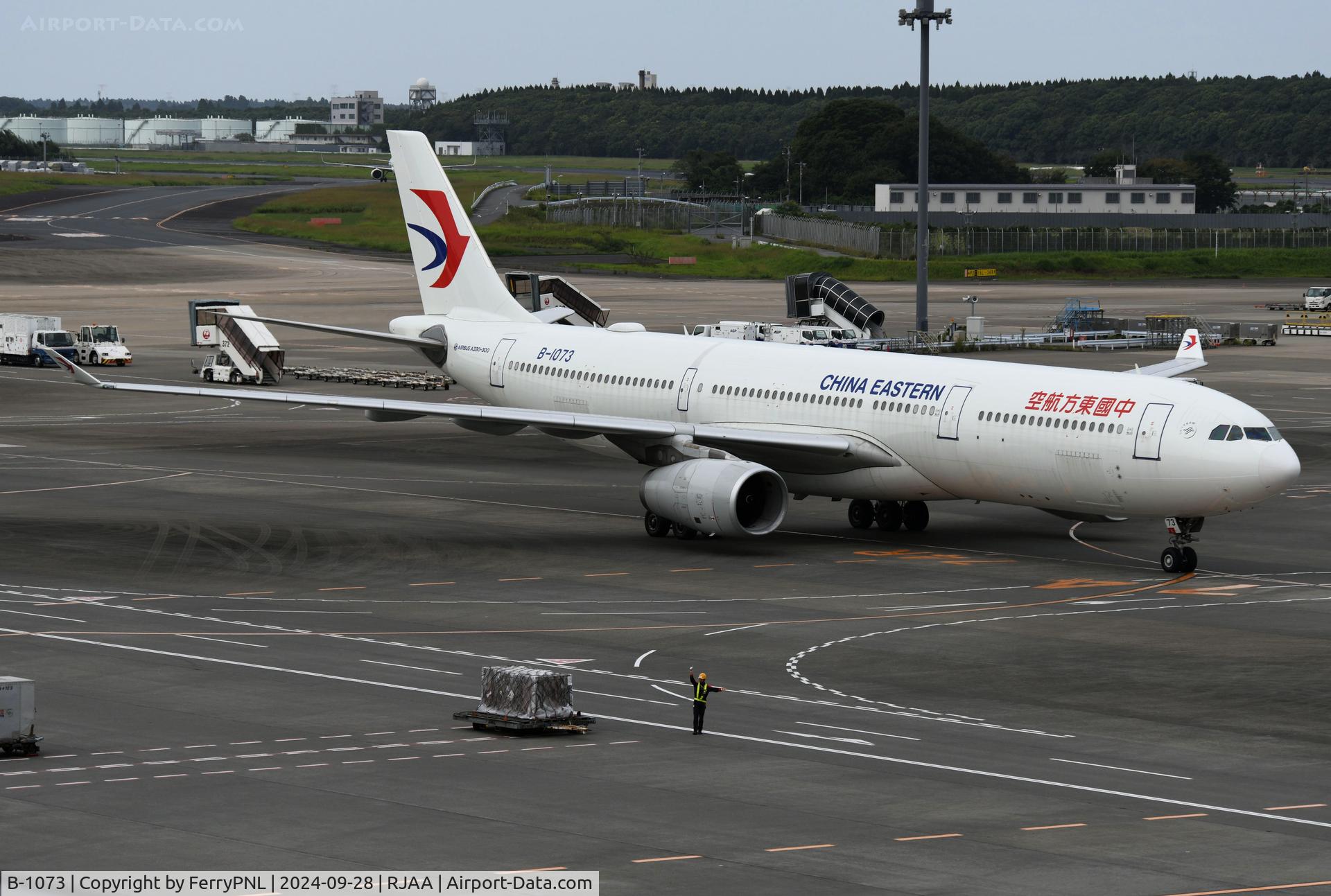 B-1073, 2018 Airbus A330-343 C/N 1869, Air China A333 almost reached its gate