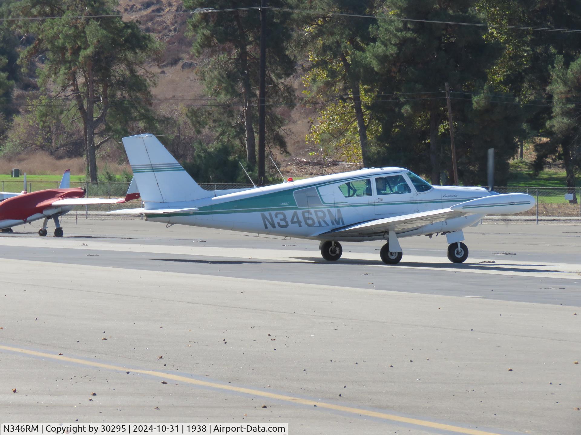 N346RM, 1958 Piper PA-24-250 Comanche C/N 24-929, Taxiing