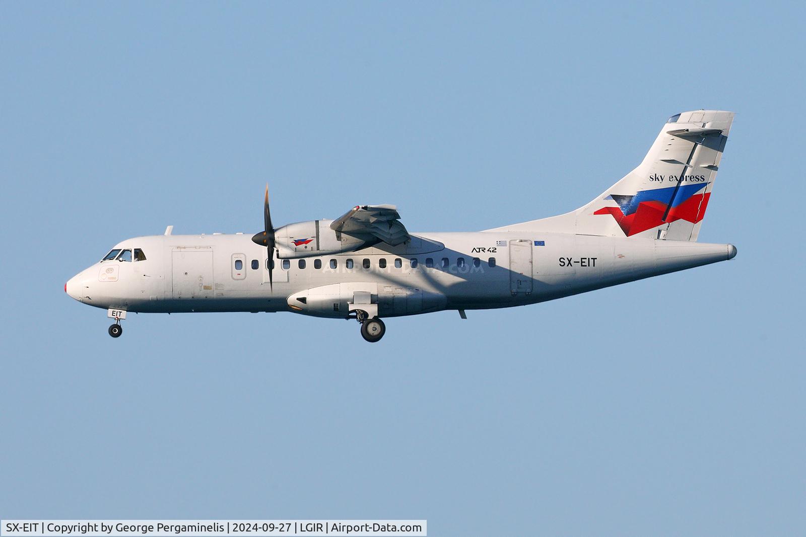 SX-EIT, 1996 ATR 42-500 C/N 530, Short final for runway 27.