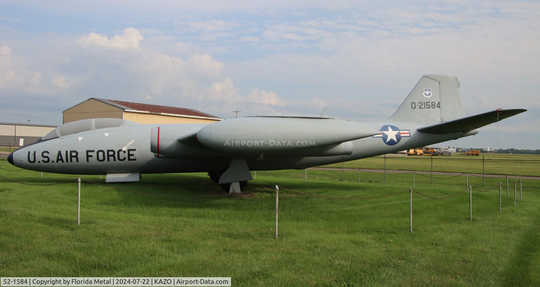 52-1584, 1952 Martin B-57B-MA Canberra C/N 174, B-57 zx