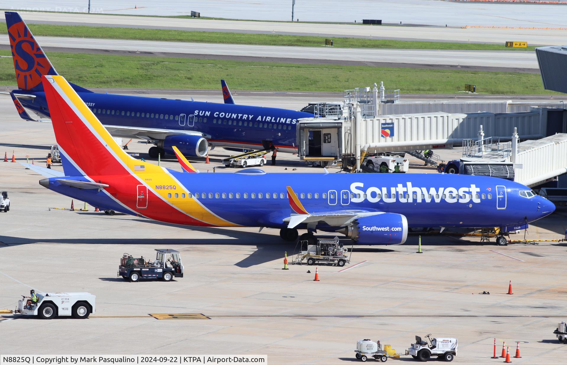 N8825Q, Boeing 737-8 MAX C/N 67472, Boeing 737-8 MAX