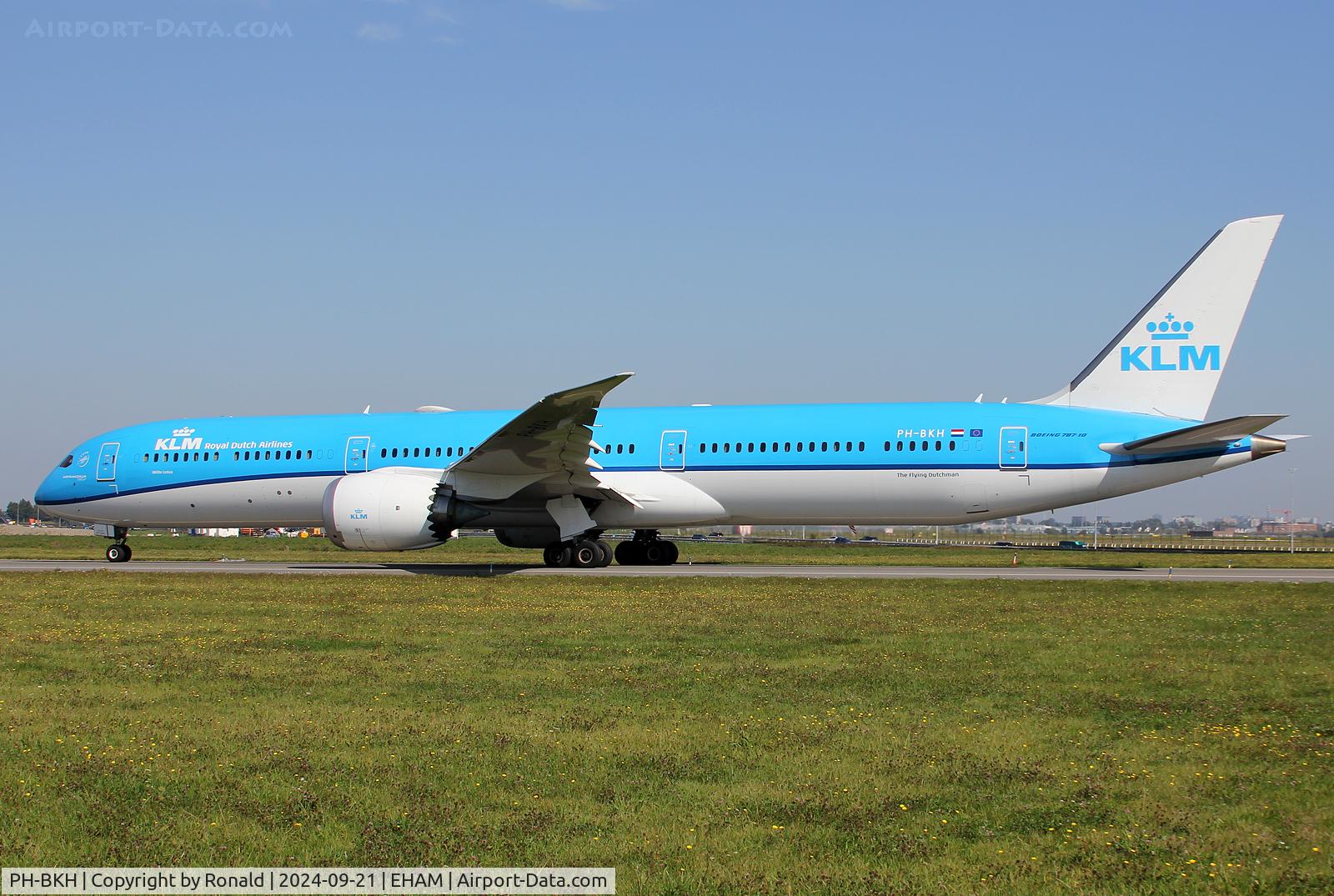 PH-BKH, 2020 Boeing 787-10 Dreamliner C/N 42489, at eham