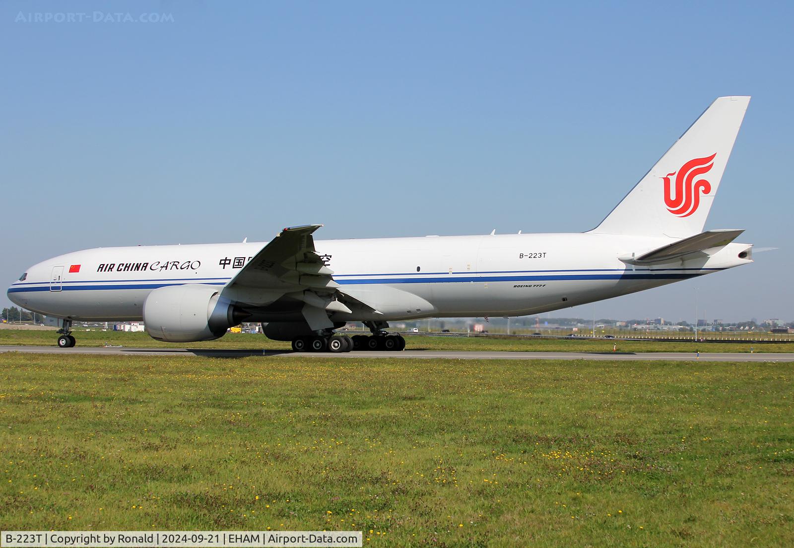B-223T, Boeing 777-F C/N 67835 / 1762, brand new