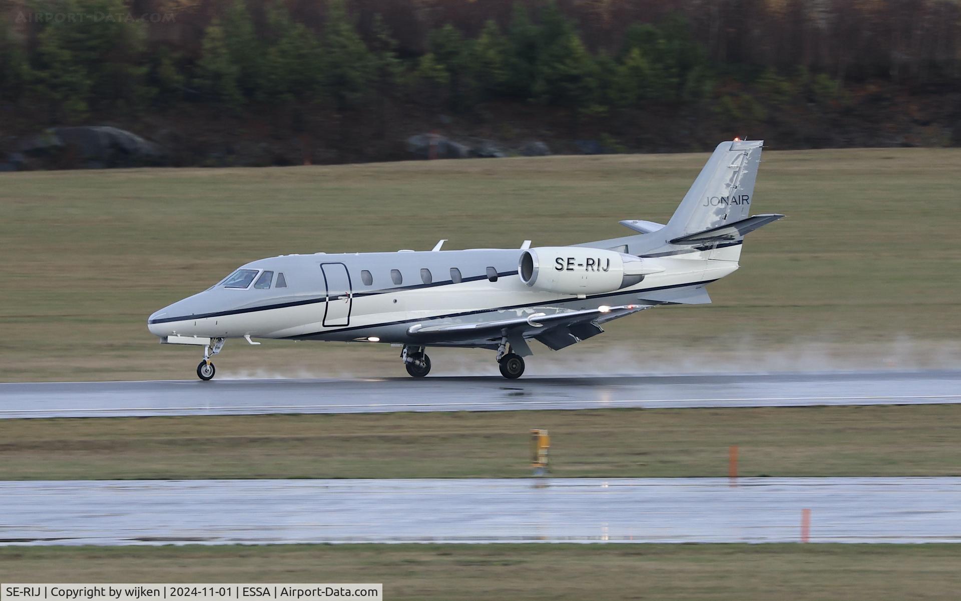 SE-RIJ, 2002 Cessna 560XL Citation C/N 560-5258, Rwy 01R