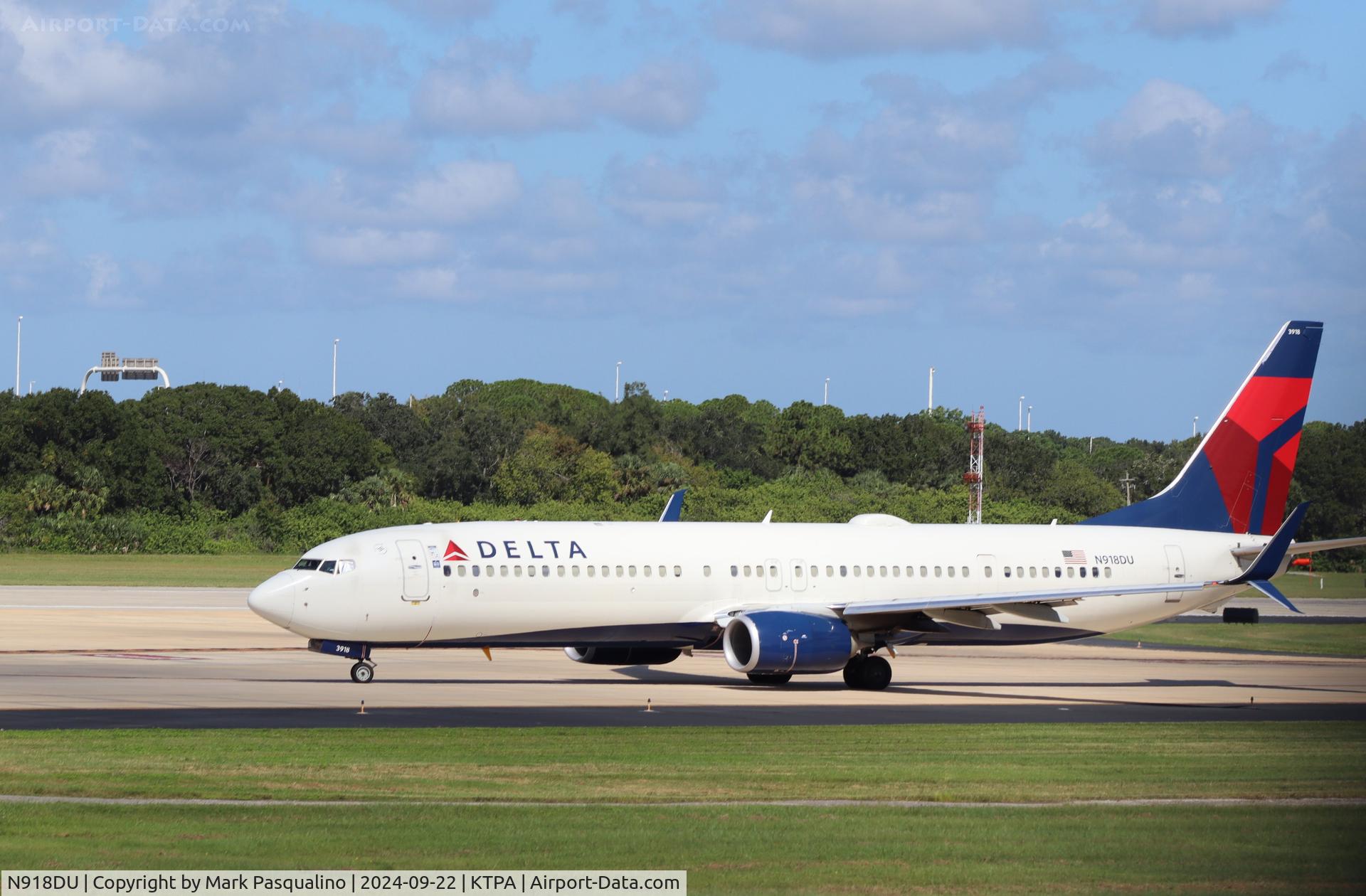 N918DU, Boeing 737-932ER C/N 64885, Boeing 737-932/ER