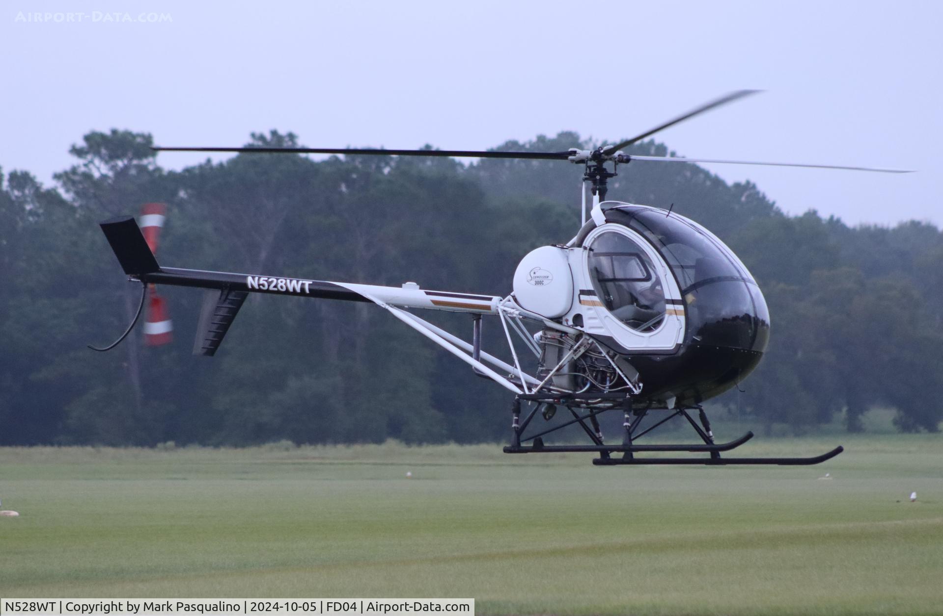 N528WT, 2001 Schweizer 269C C/N S1822, Schweizer 269C