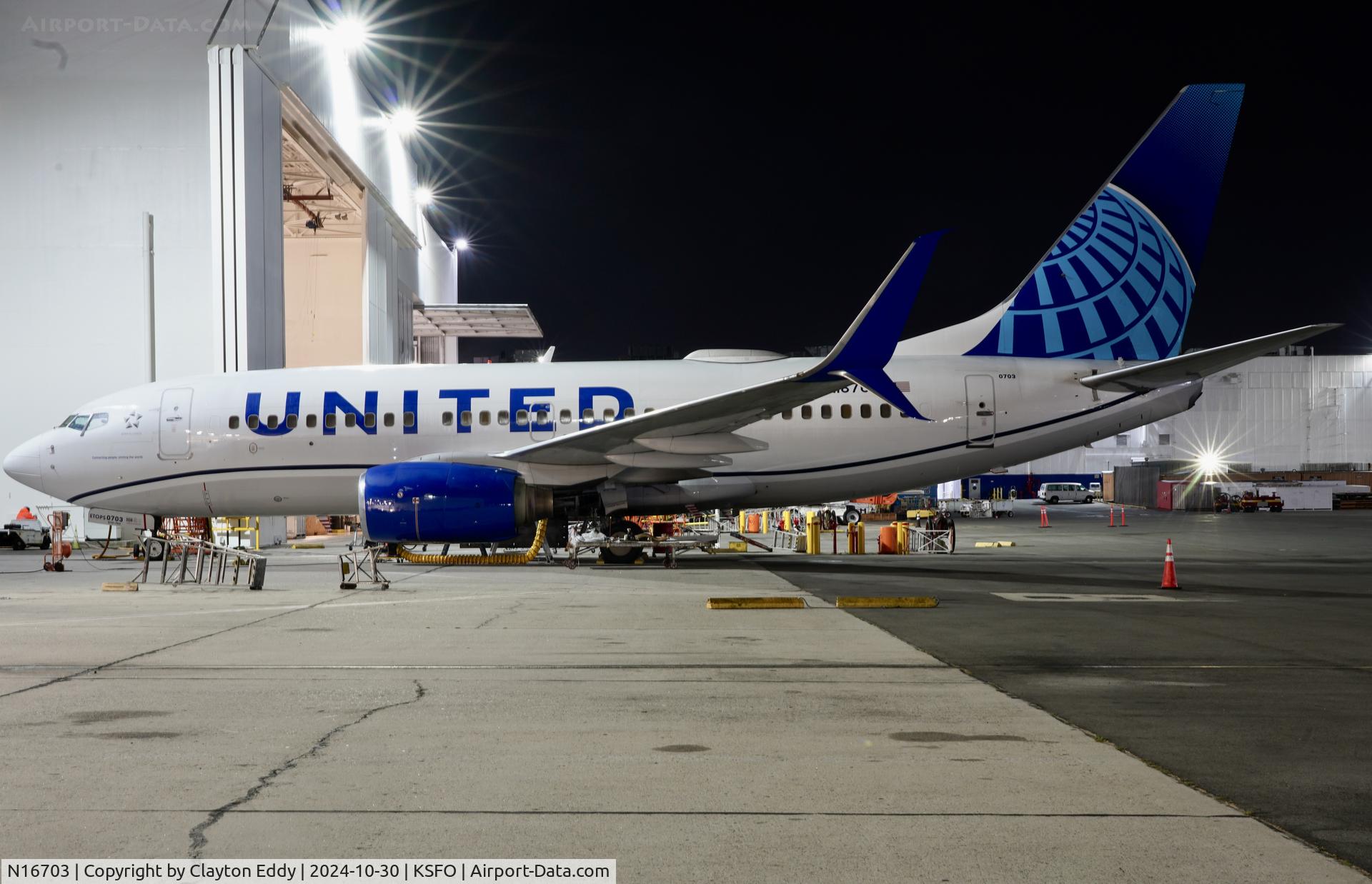 N16703, 1998 Boeing 737-724 C/N 28764, SFO airport 2024.