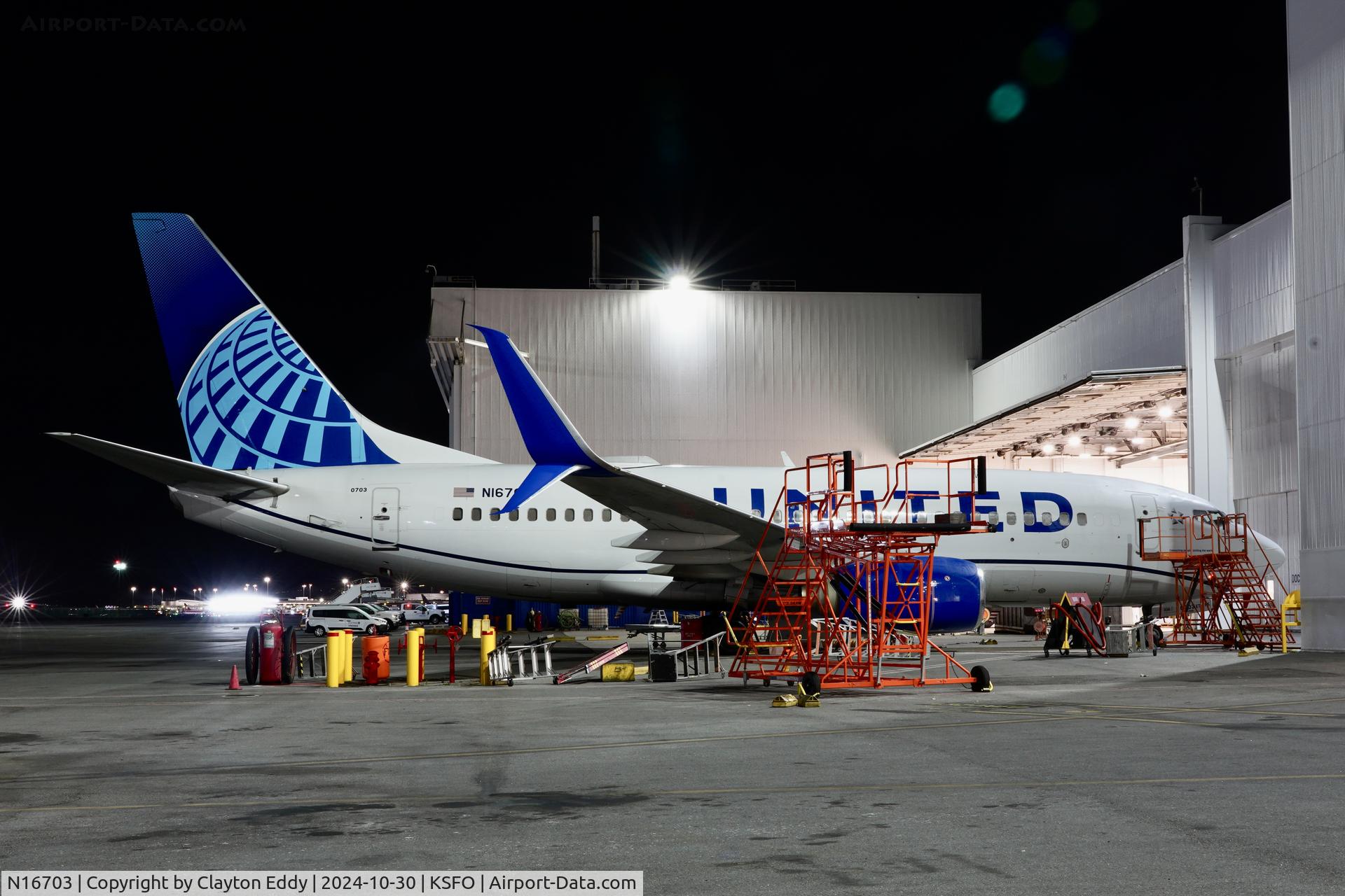 N16703, 1998 Boeing 737-724 C/N 28764, SFO airport 2024.