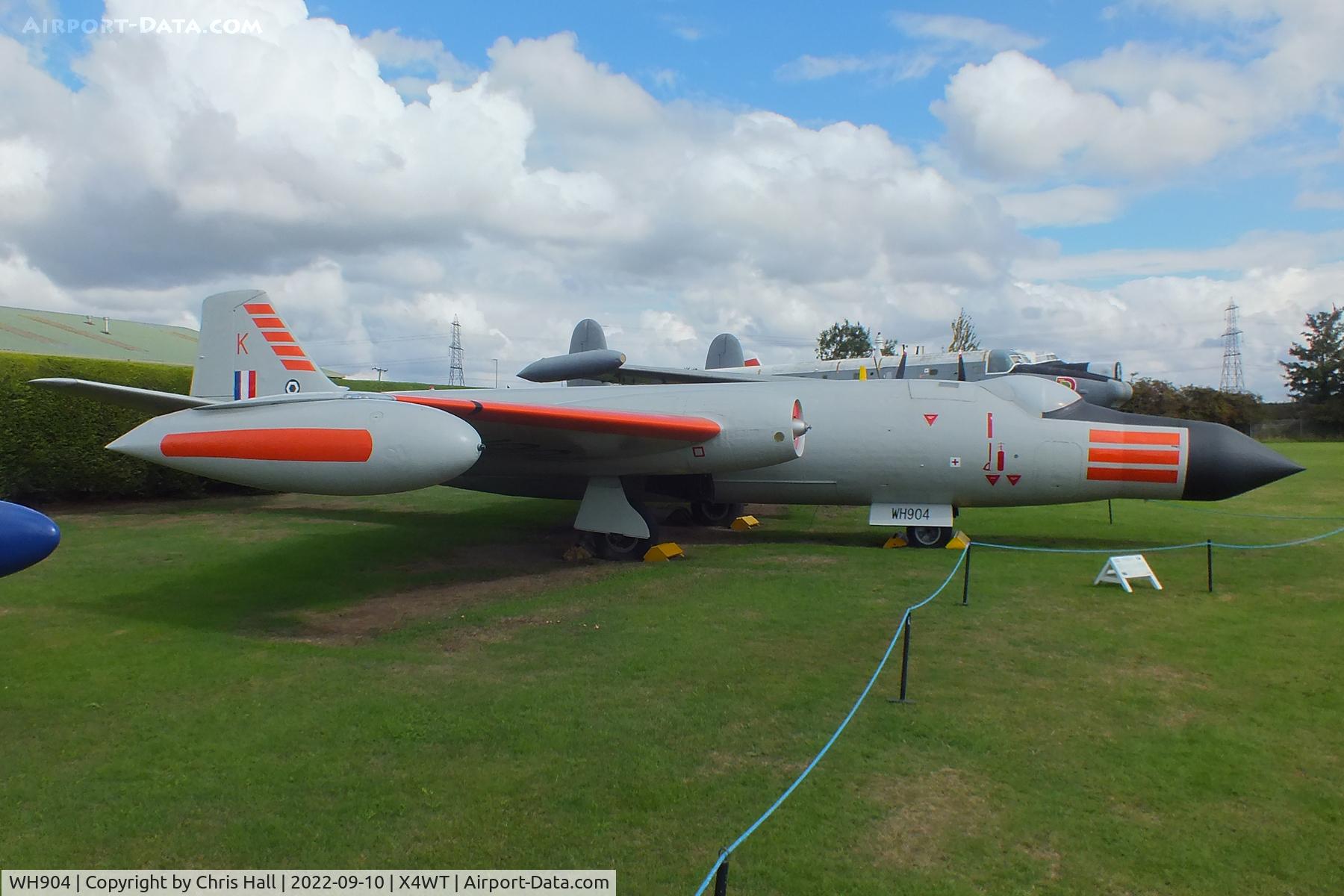 WH904, 1954 English Electric Canberra T.19 C/N SH1647, Newark Air Museum