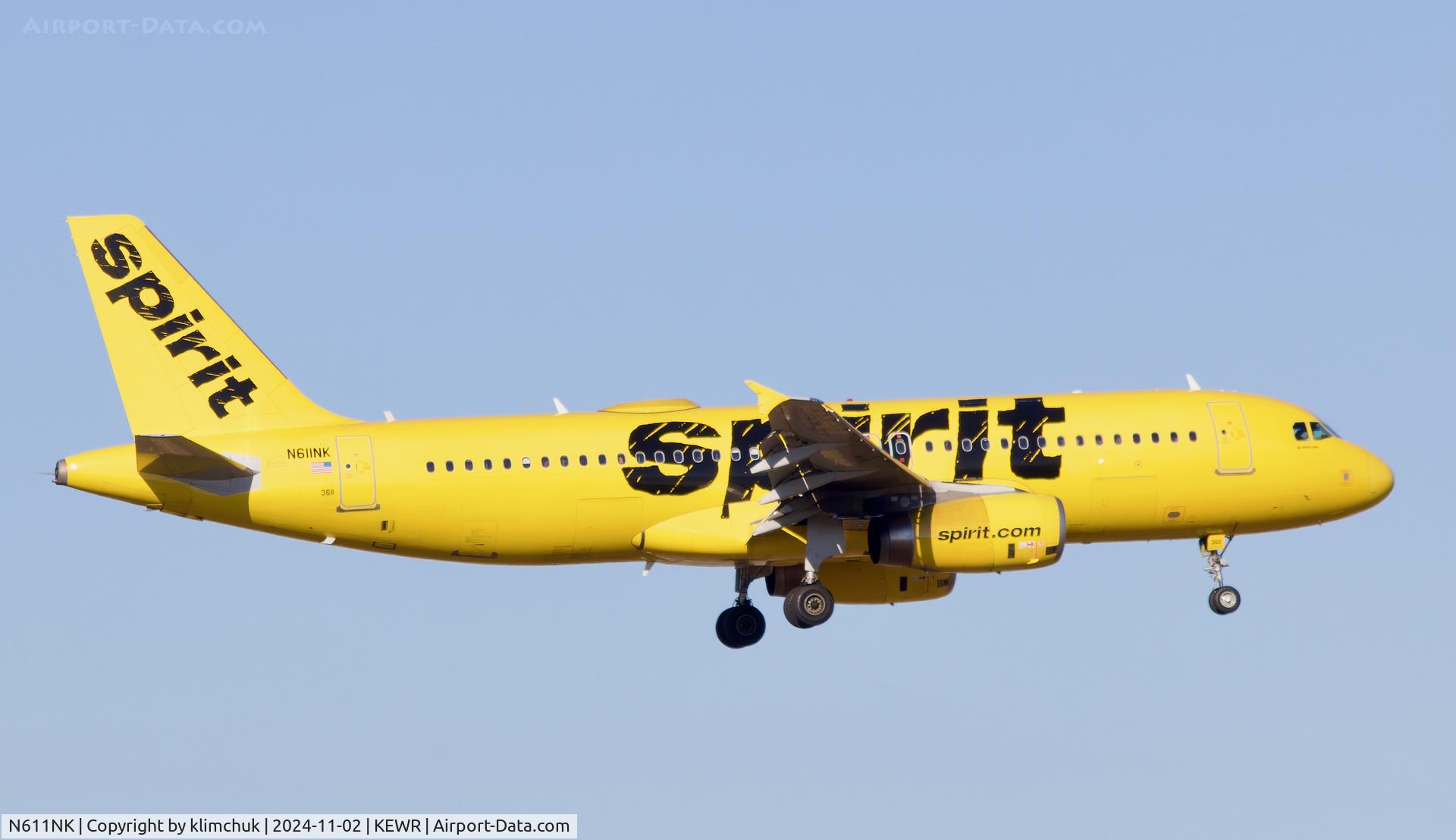 N611NK, 2011 Airbus A320-232 C/N 4996, On approach