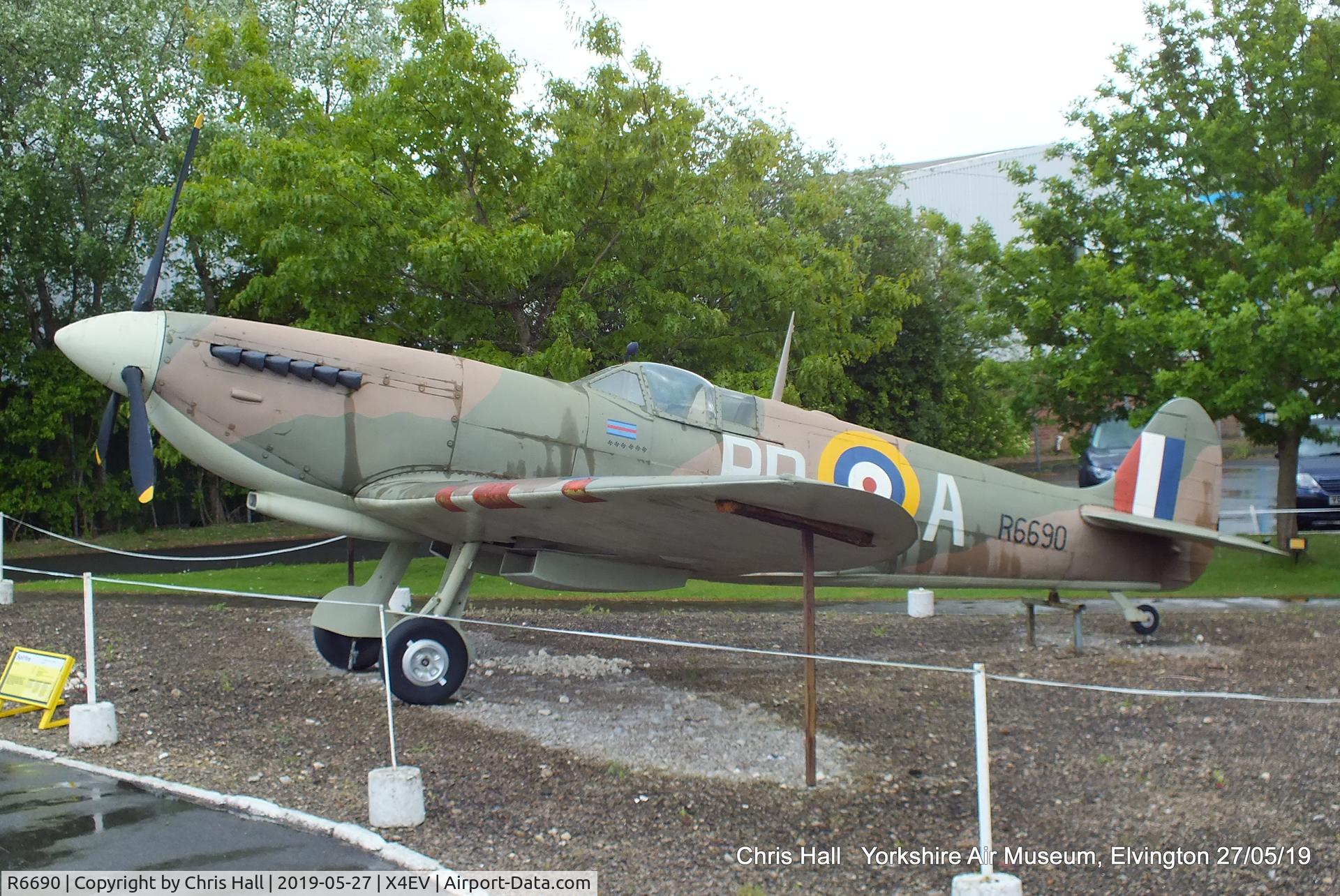R6690, Supermarine Spitfire Replica C/N BAPC.254, Yorkshire Air Museum, Elvington